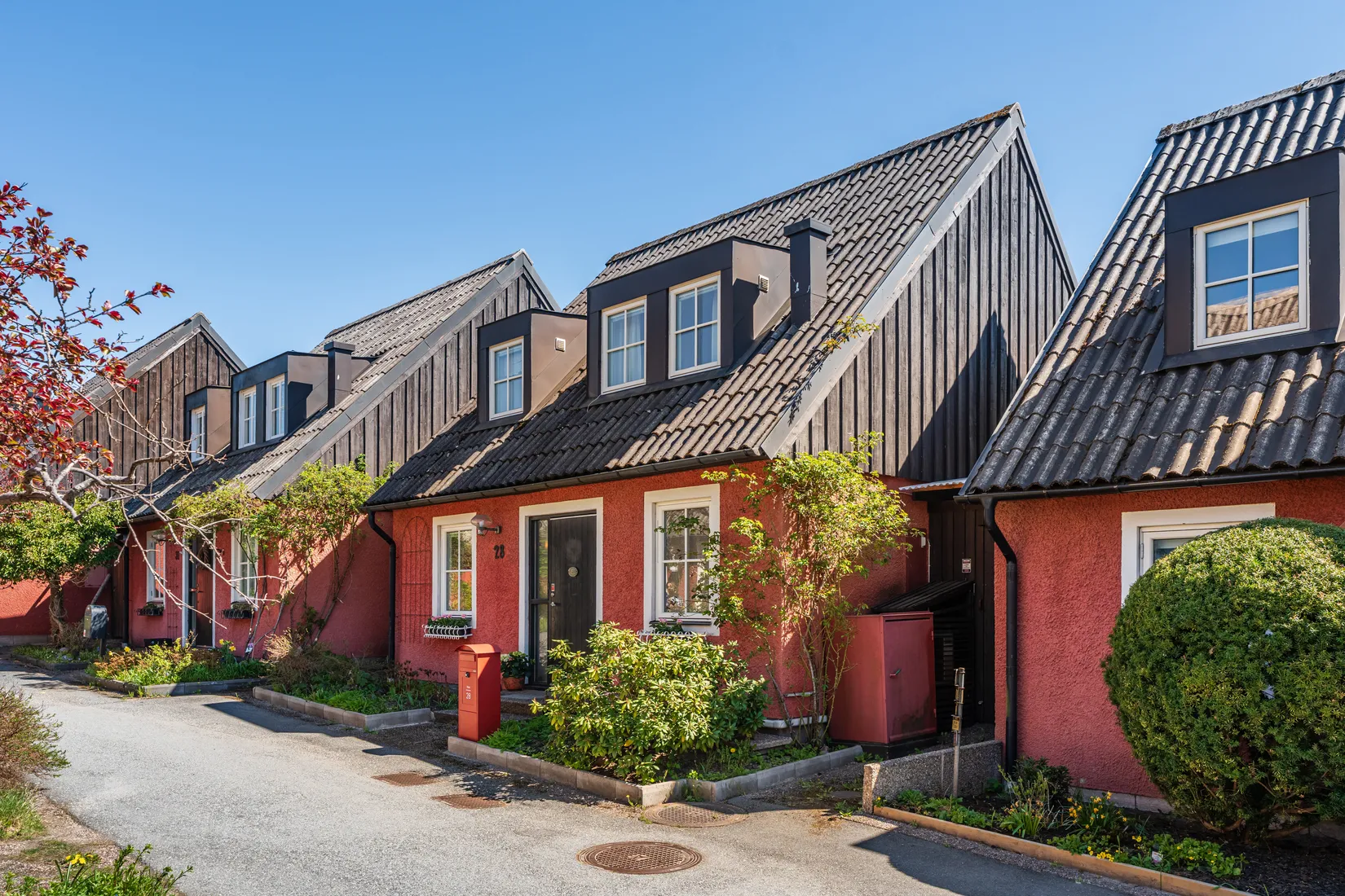 Villa, Radhus, Gräsandsgatan 28, Fågelhöjden, Nacka