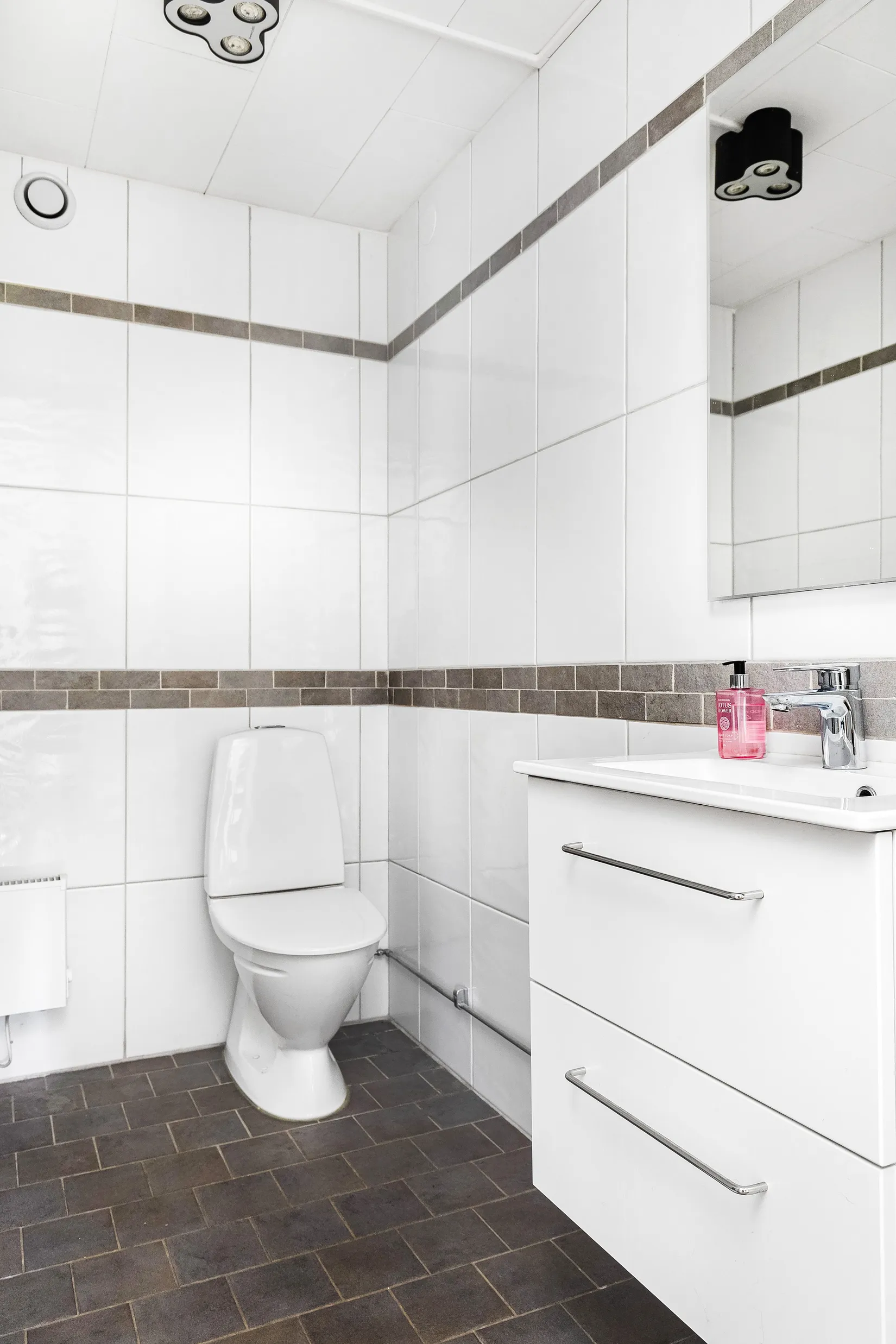 Bostadsrätt, Radhus, Västra Strandvägen 6, Hjulsbro, Linköping