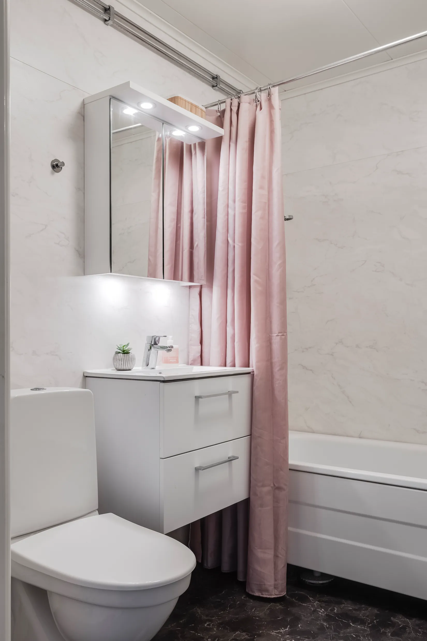 Bostadsrätt, Kristinebergsvägen 31, Marstrandshagen, Nora