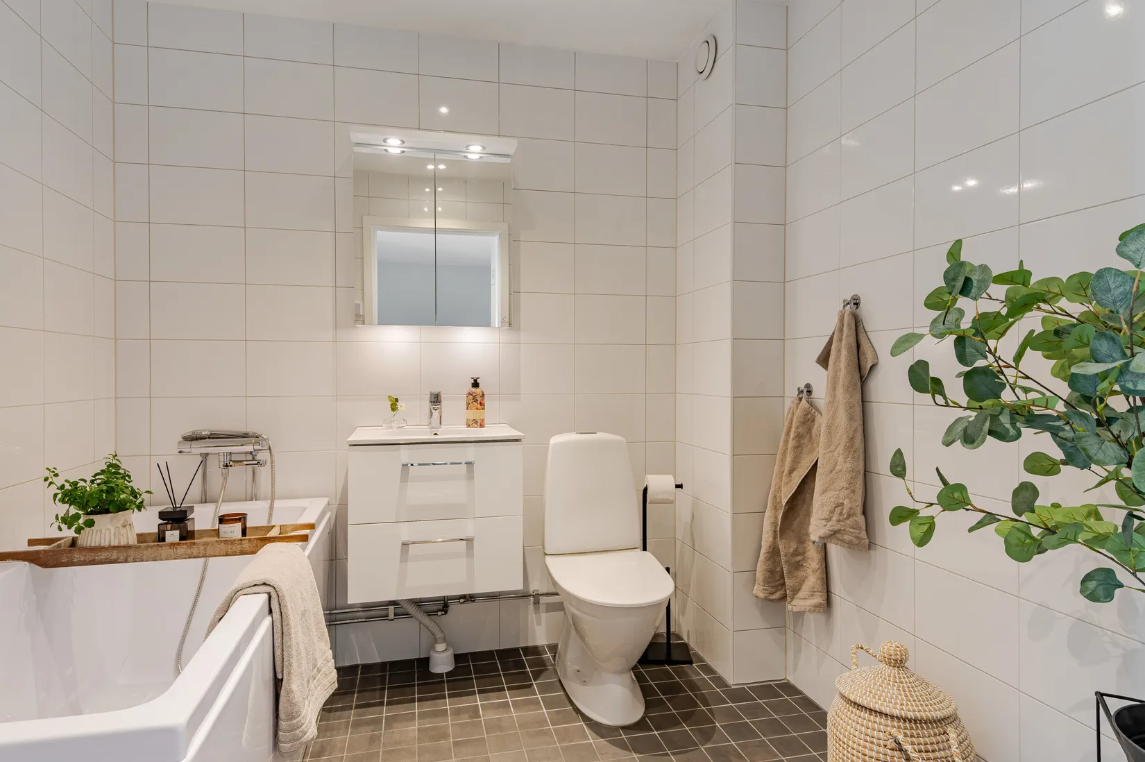 Radhus, Parkgatan 12B, Mjölby