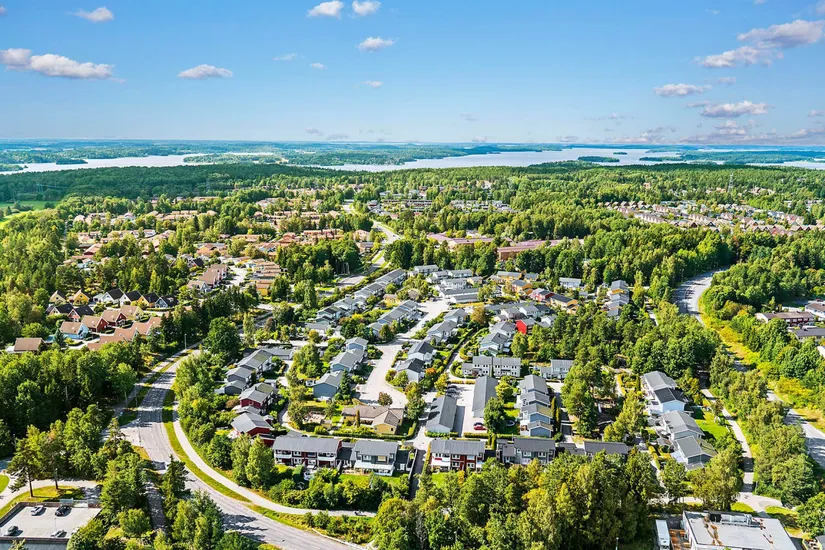 Villa, Radhus, Hasselnötsvägen 7, Viksjö Hummelmora, Järfälla