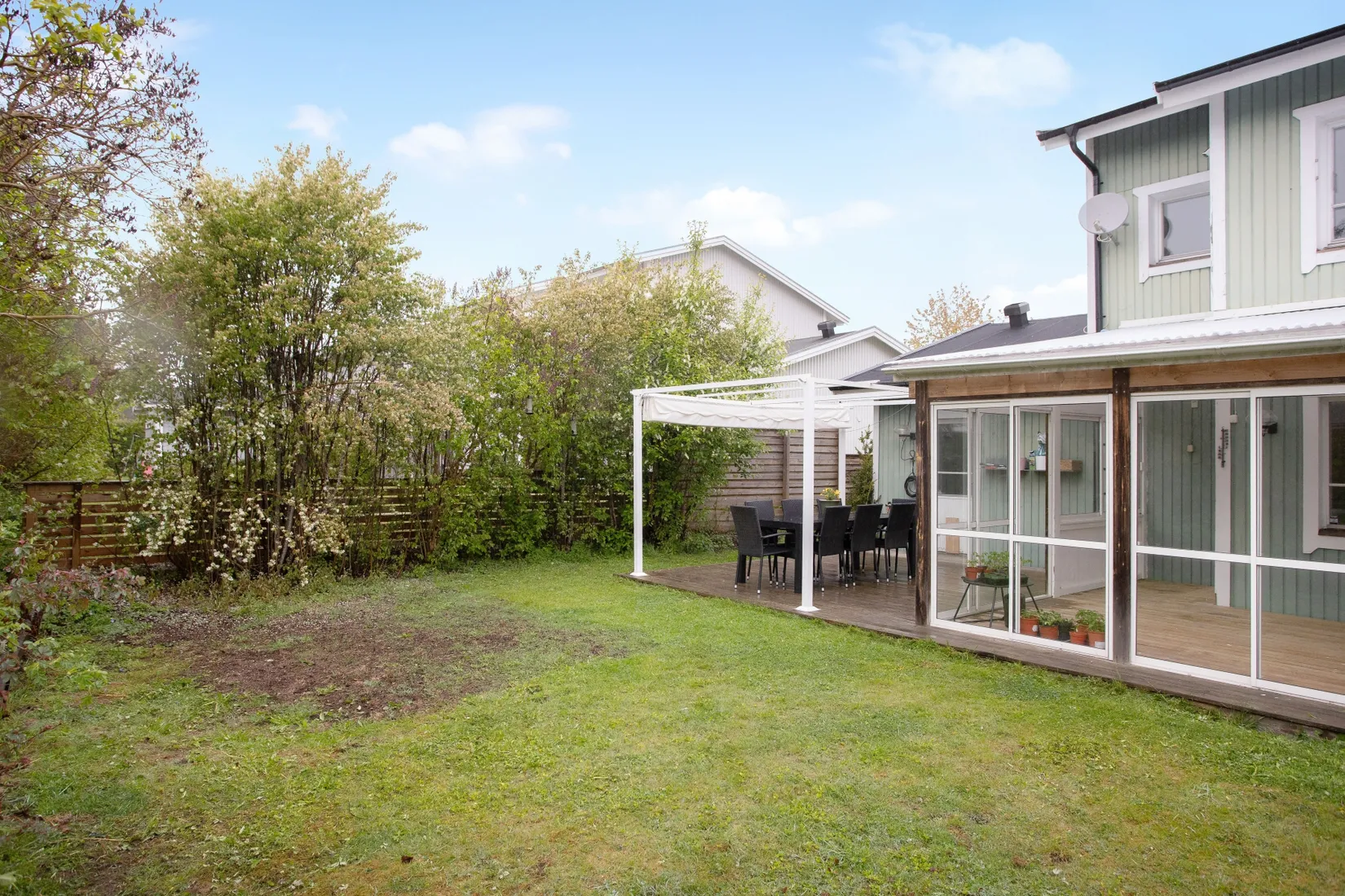 Villa, Radhus, Hasselnötsvägen 7, Viksjö Hummelmora, Järfälla