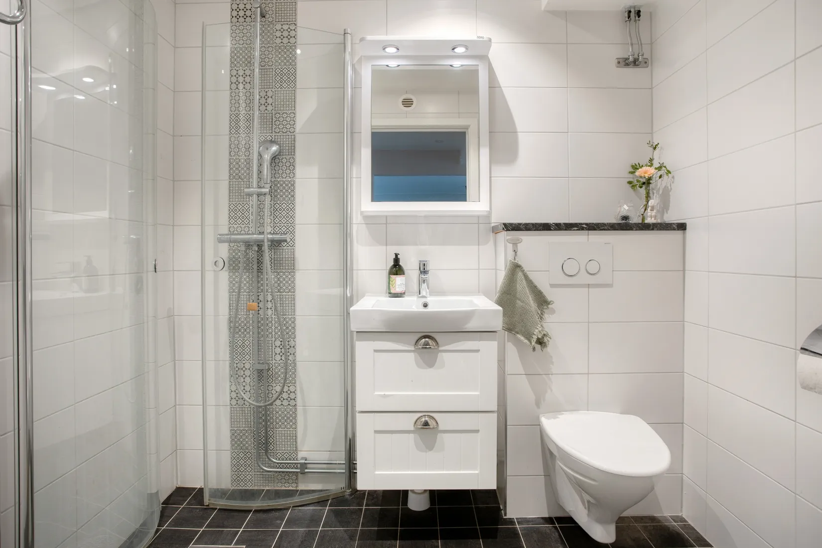 Villa, Radhus, Hasselnötsvägen 7, Viksjö Hummelmora, Järfälla