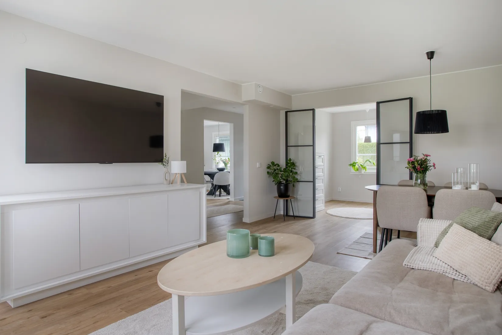 Villa, Radhus, Hasselnötsvägen 7, Viksjö Hummelmora, Järfälla