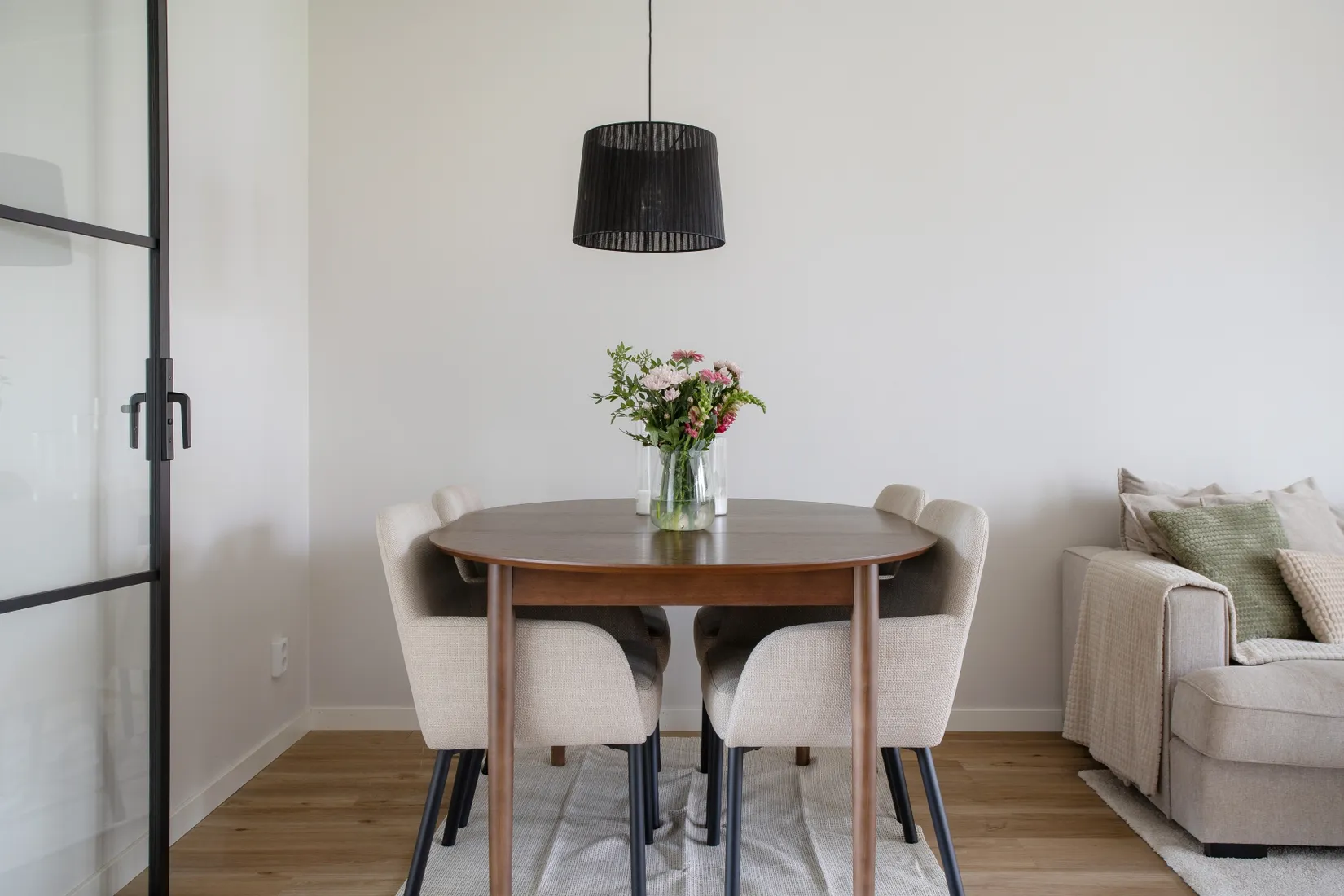 Villa, Radhus, Hasselnötsvägen 7, Viksjö Hummelmora, Järfälla