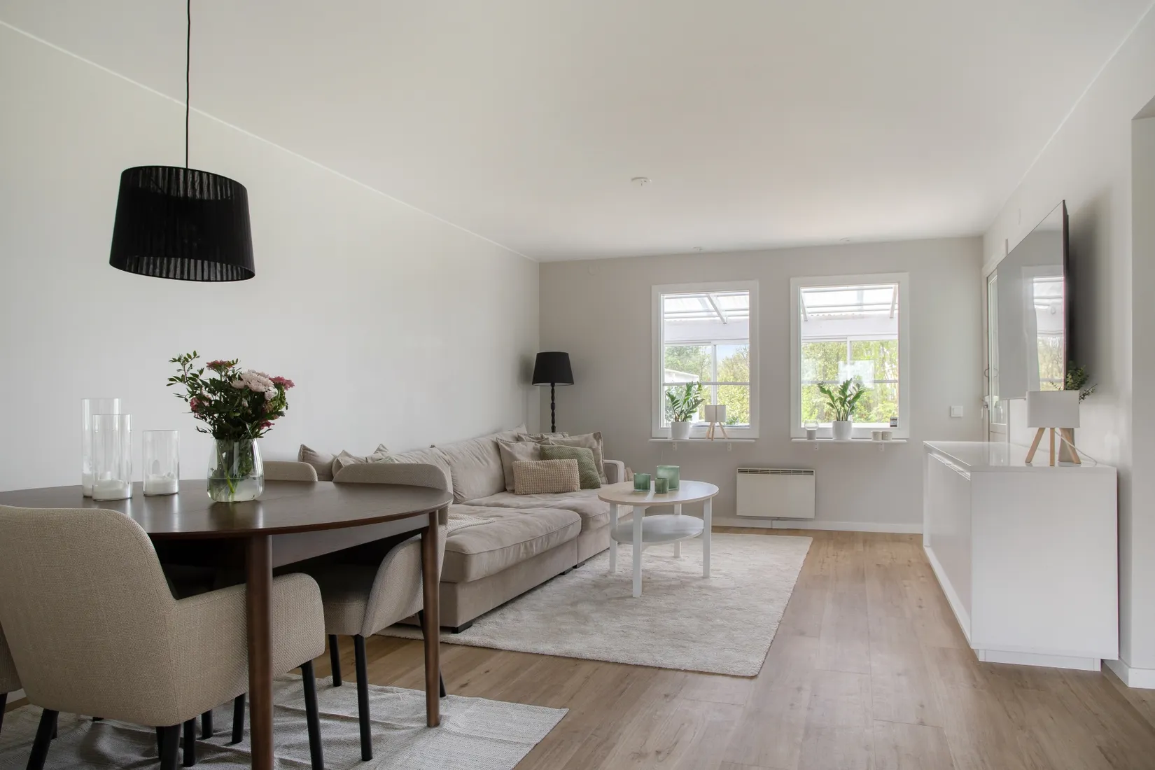 Villa, Radhus, Hasselnötsvägen 7, Viksjö Hummelmora, Järfälla