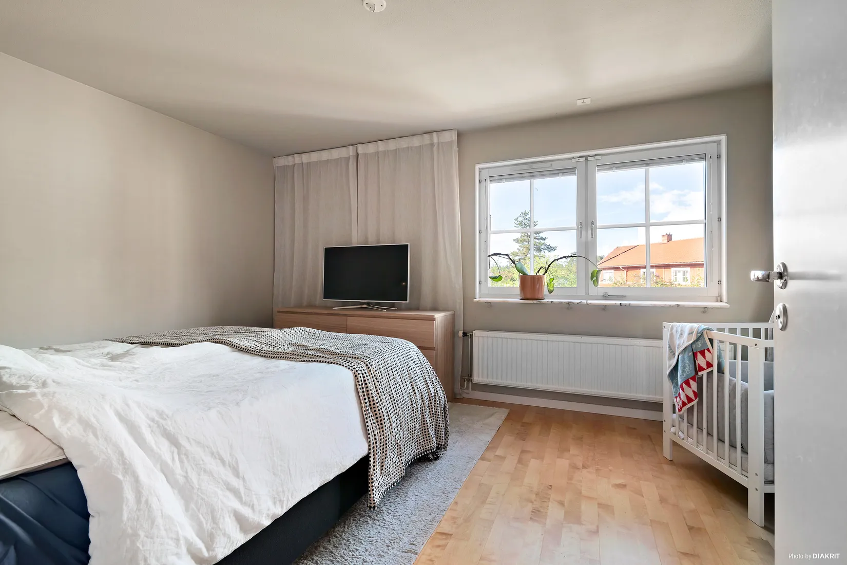 Radhus, Armévägen 52, Gribbylund, Täby