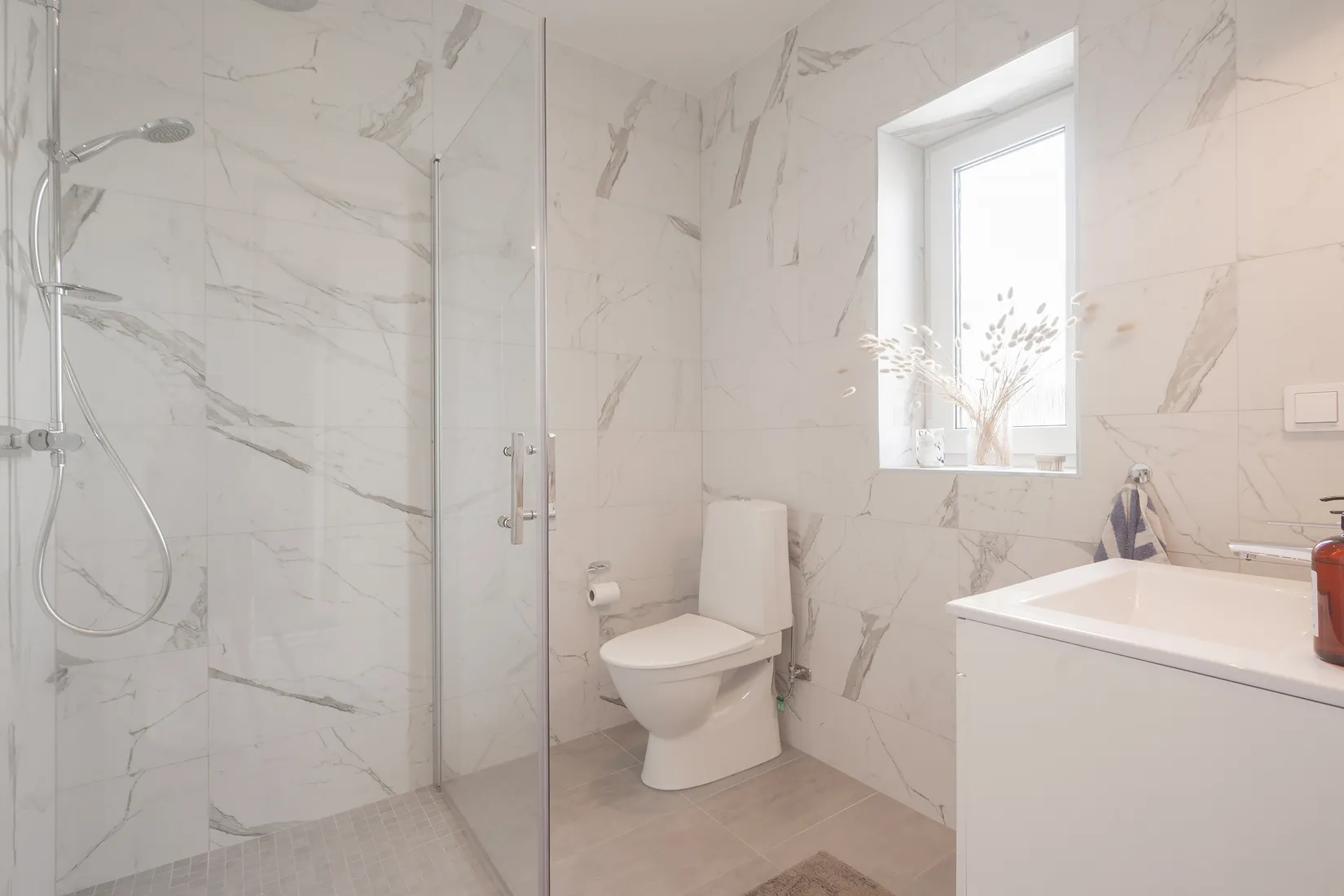 Radhus, Pantografvägen 10A, Högmora, Huddinge