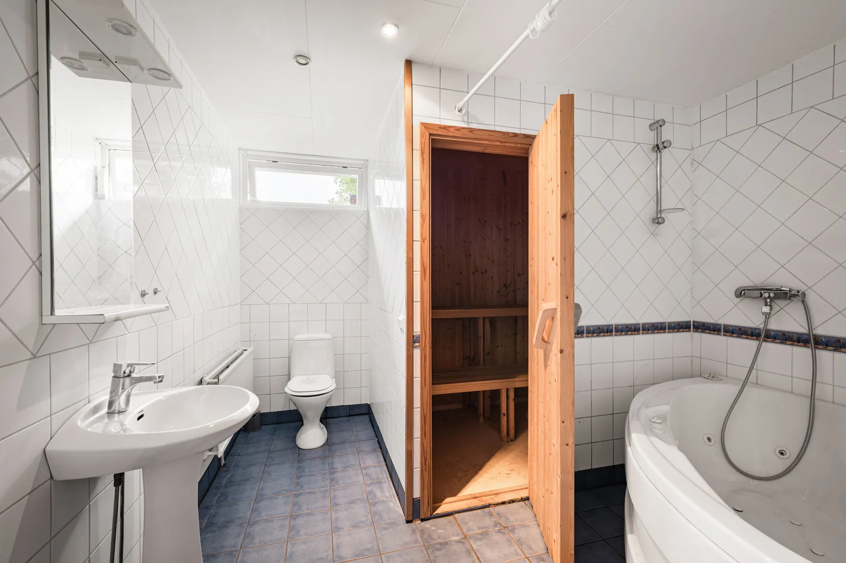Villa, Vickbergavägen 4, Sylta - Kungsängen, Upplands-Bro