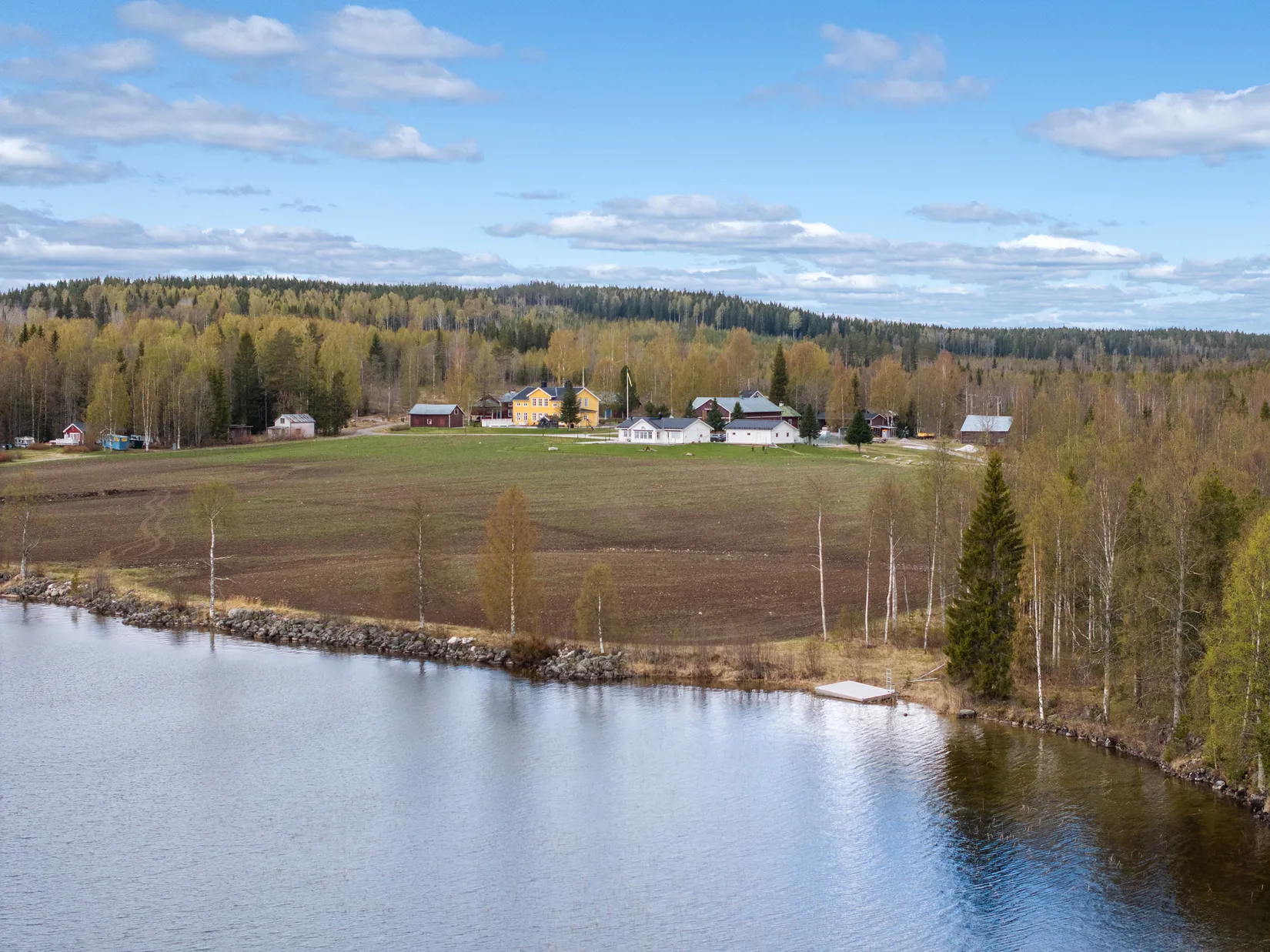 Gård/Skog, Storhullsjön 445, Sundsvall