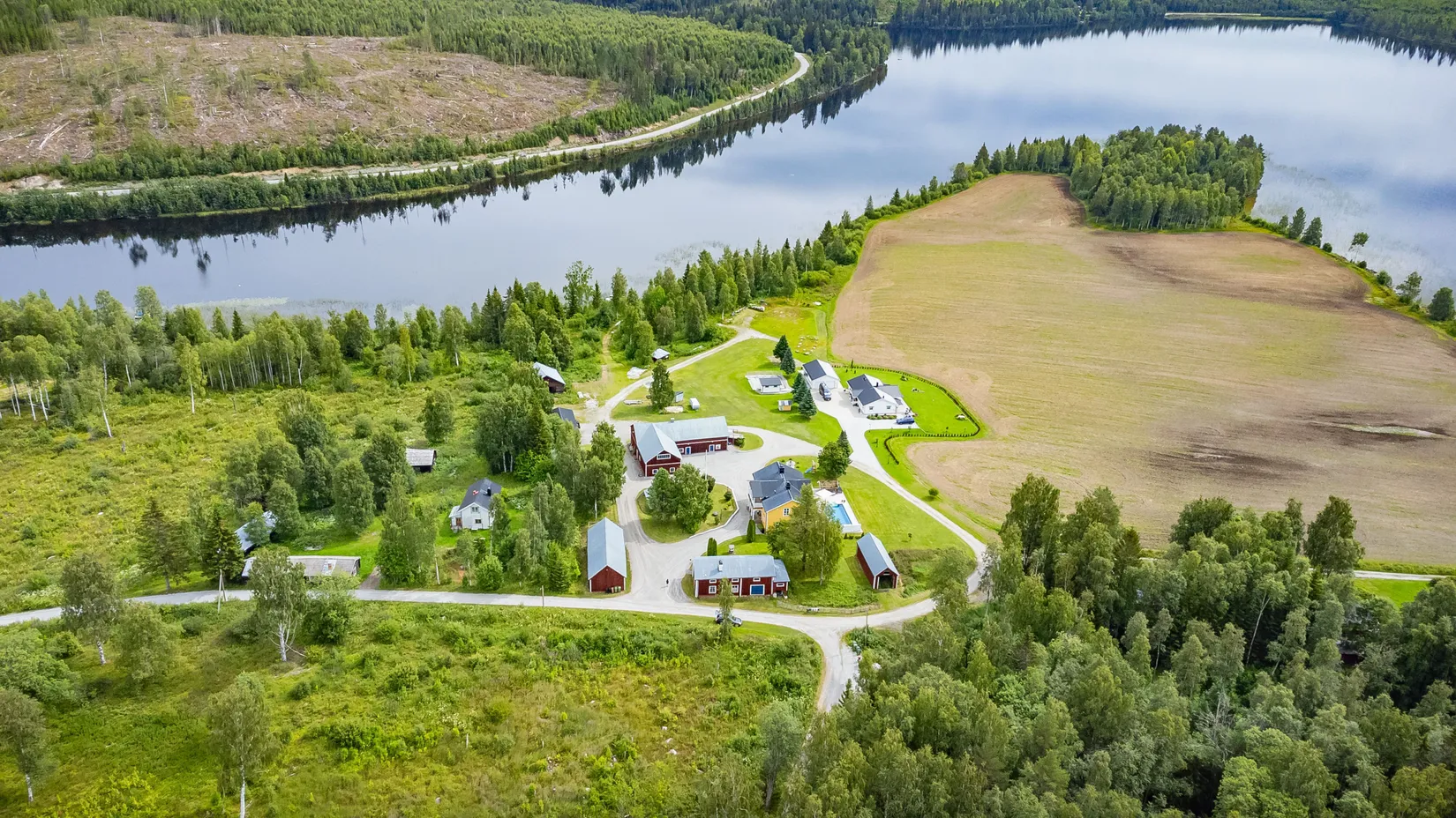 Gård/Skog, Storhullsjön 445, Sundsvall