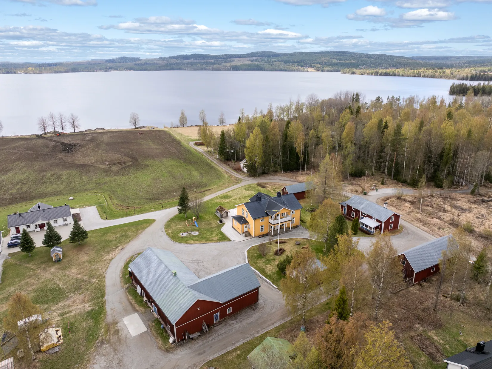 Gård/Skog, Storhullsjön 445, Sundsvall