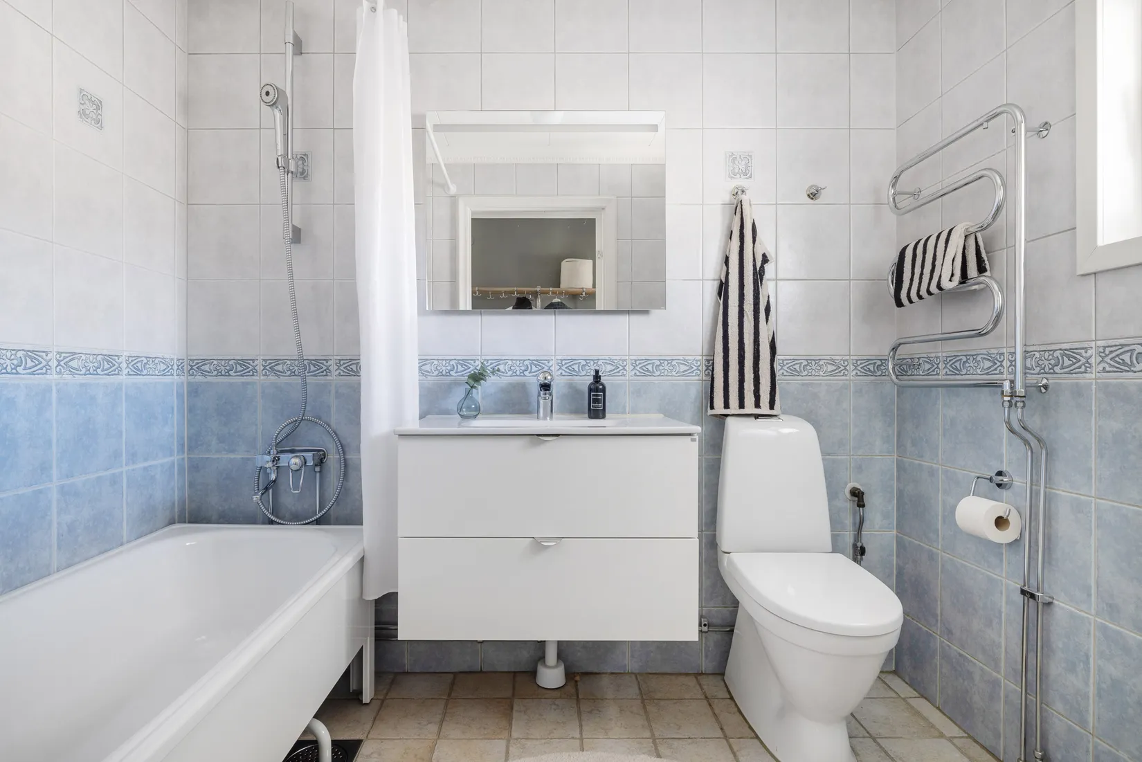 Villa, Brisvägen 21, Mensättra, Nacka