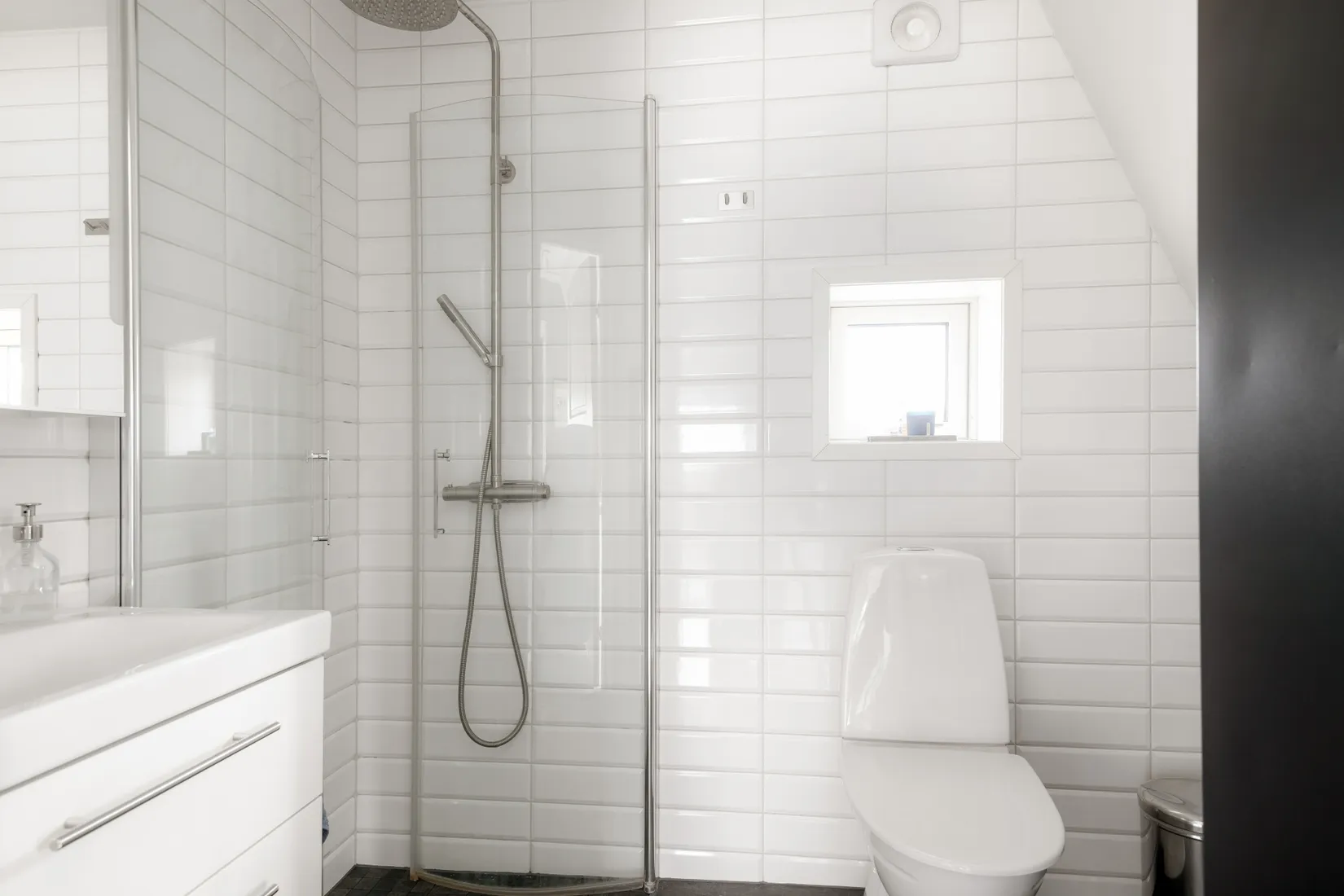 Villa, Hedbovägen 23, Skene, Mark