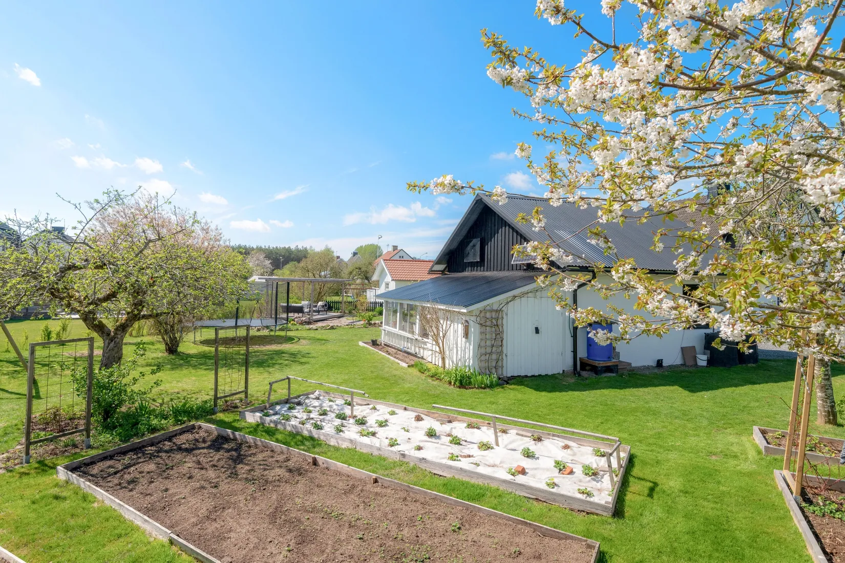 Villa, Hedbovägen 23, Skene, Mark