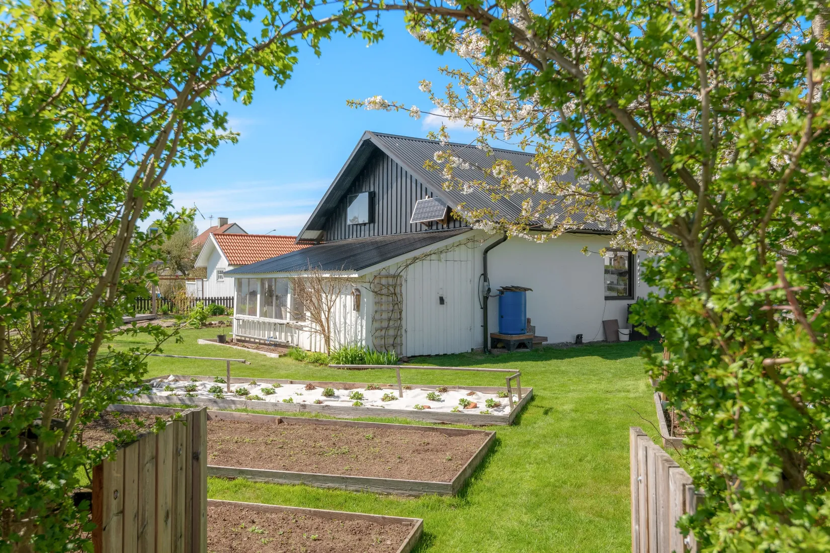 Villa, Hedbovägen 23, Skene, Mark