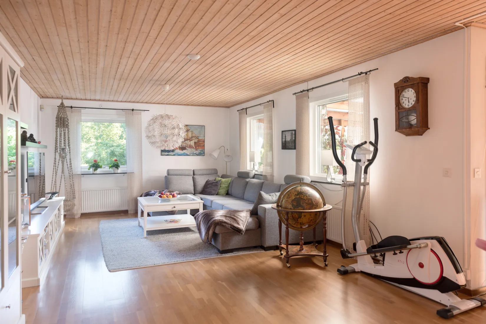 Villa, Radhus, Travvägen 12, Håbo