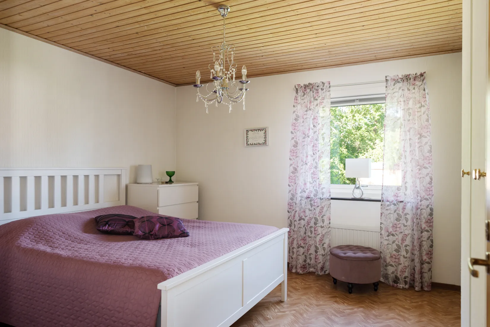 Villa, Radhus, Travvägen 12, Håbo