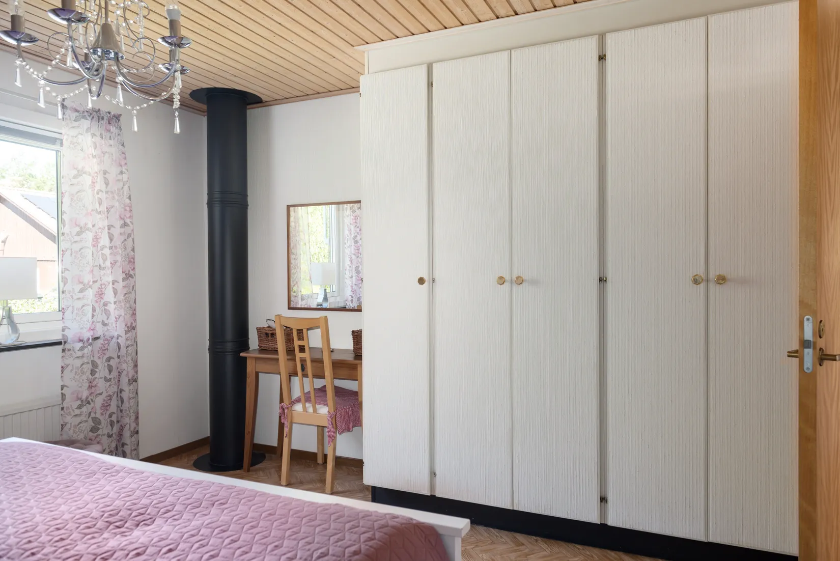 Villa, Radhus, Travvägen 12, Håbo