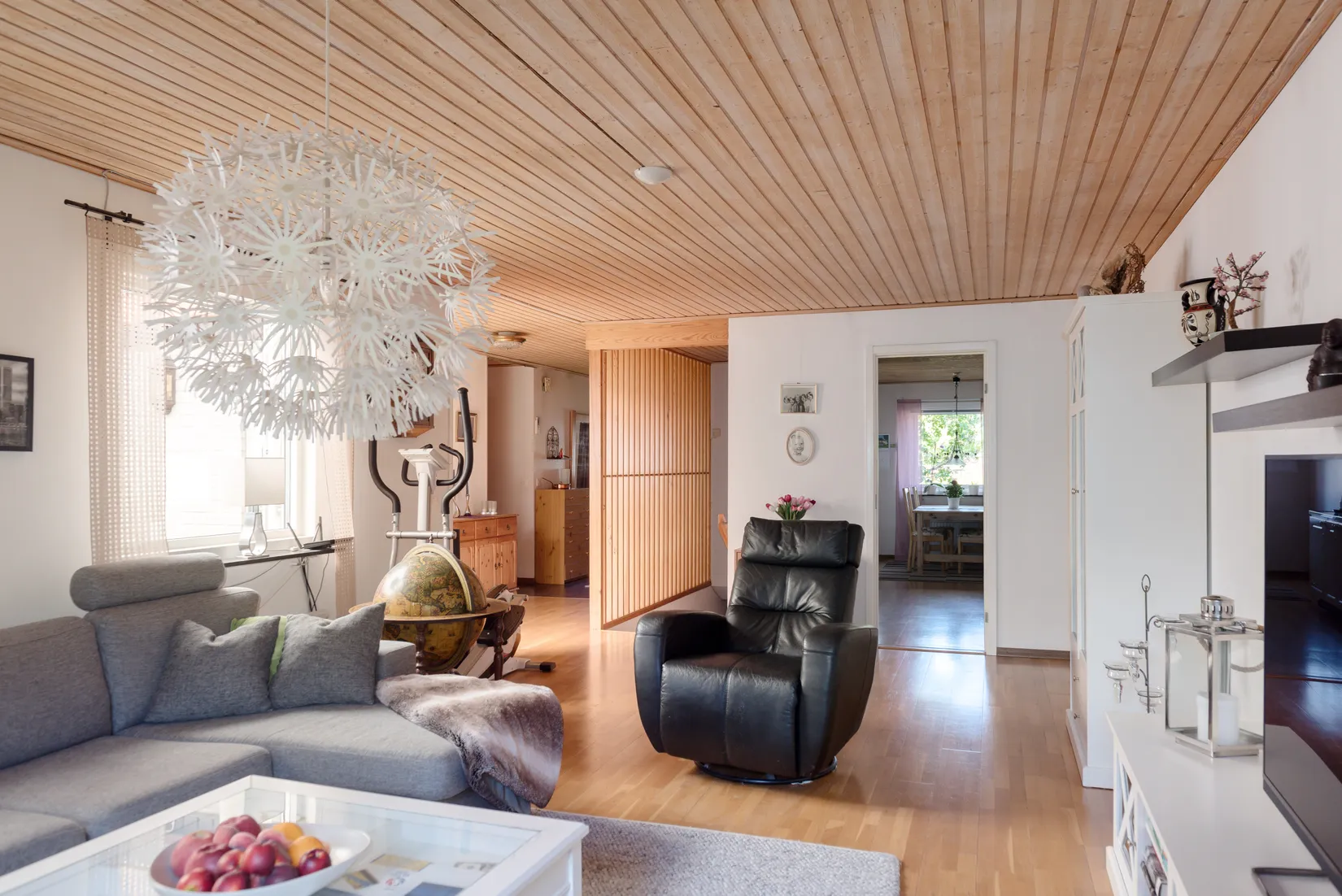 Villa, Radhus, Travvägen 12, Håbo
