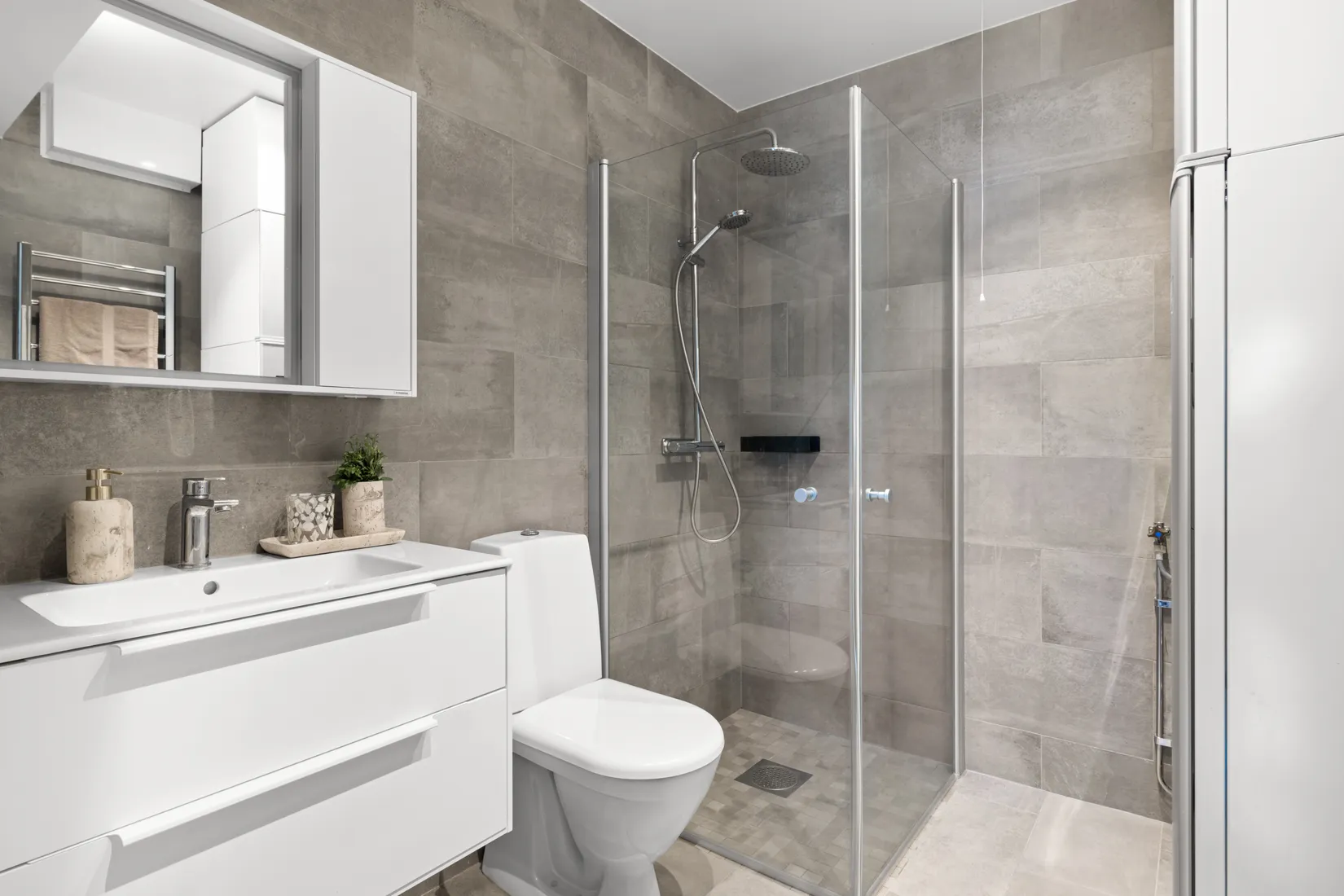 Radhus, Tallmyrvägen 32, Högmora, Huddinge