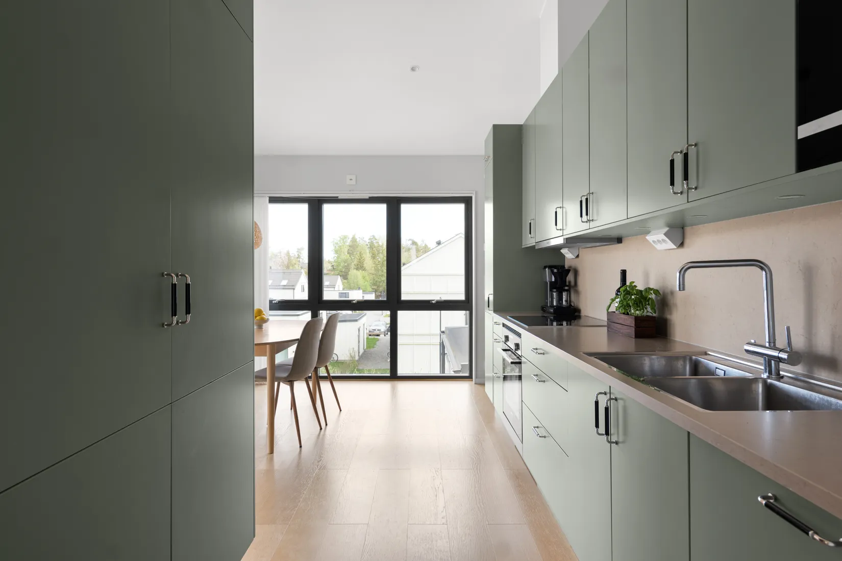 Radhus, Tallmyrvägen 32, Högmora, Huddinge