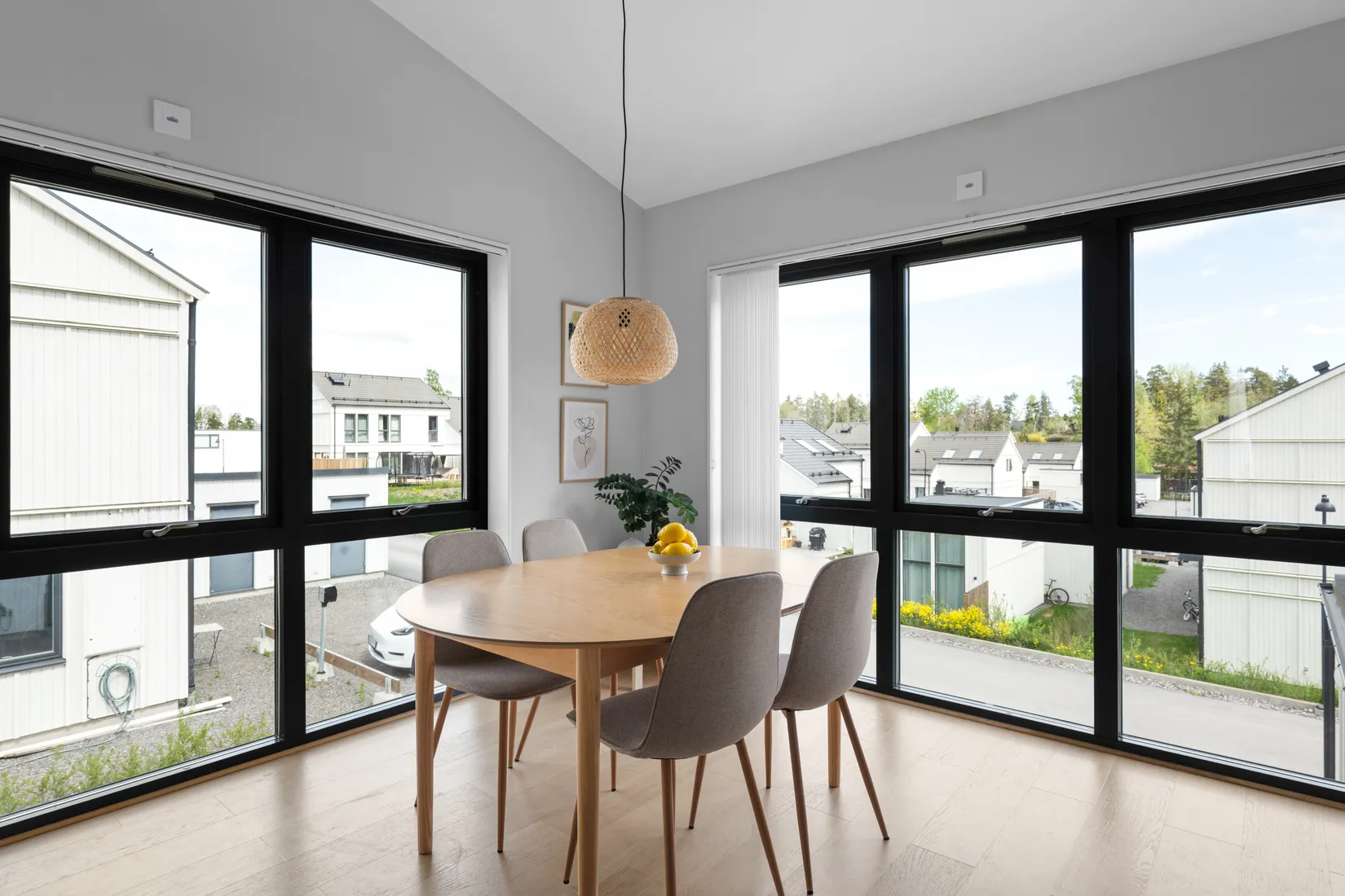 Radhus, Tallmyrvägen 32, Högmora, Huddinge