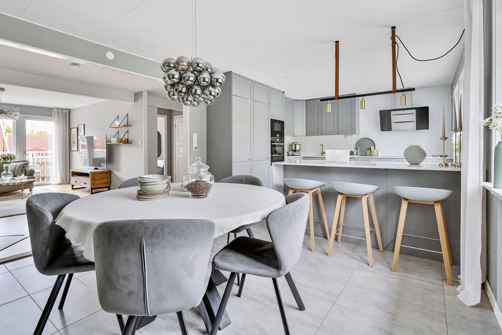 Radhus, Tidlösavägen 31, Sjukyrkoberget, Upplands Väsby