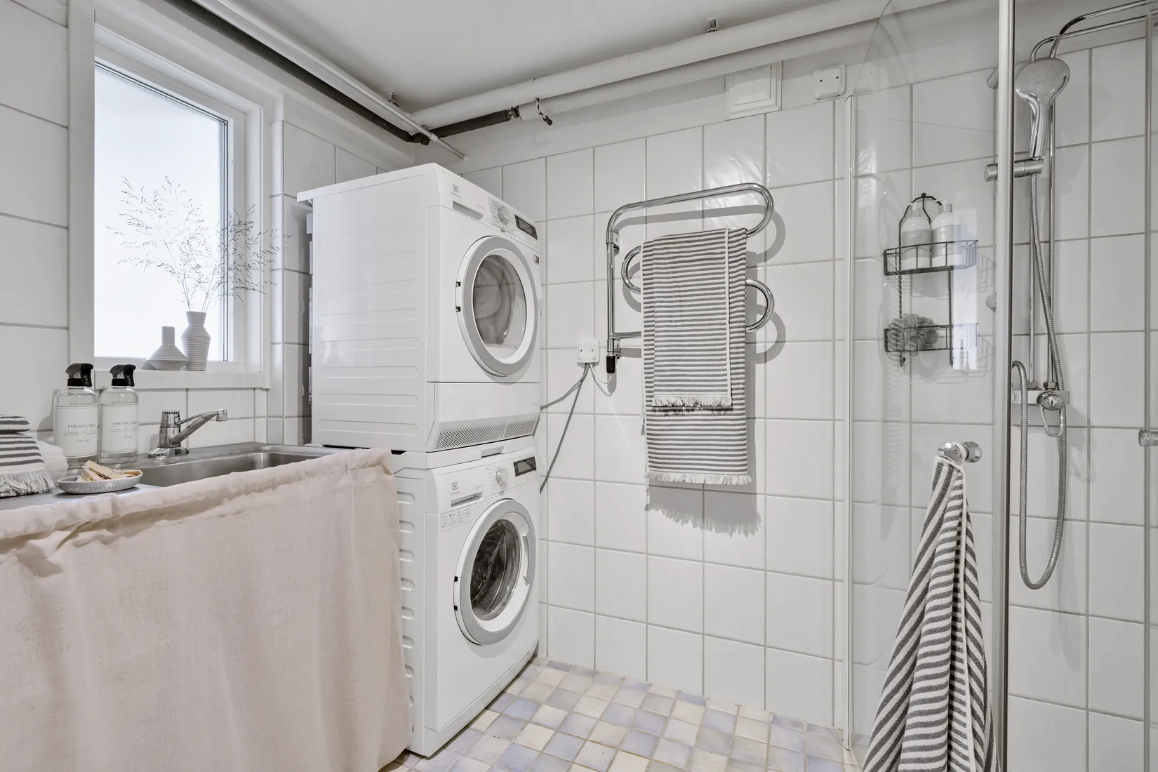 Radhus, Tidlösavägen 31, Sjukyrkoberget, Upplands Väsby