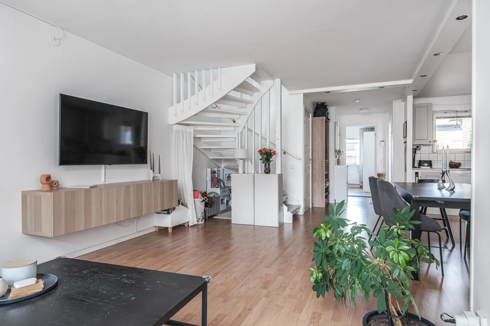 Radhus, Torsten Fogelqvists gata 30, Klockaretorpet, Norrköping