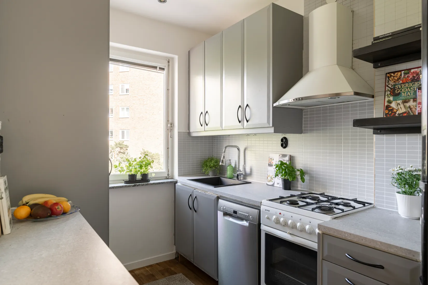 Bostadsrätt, Bildhuggarvägen 29. Högst upp i huset!, Skärmarbrink/Gullmarsplan, Stockholm