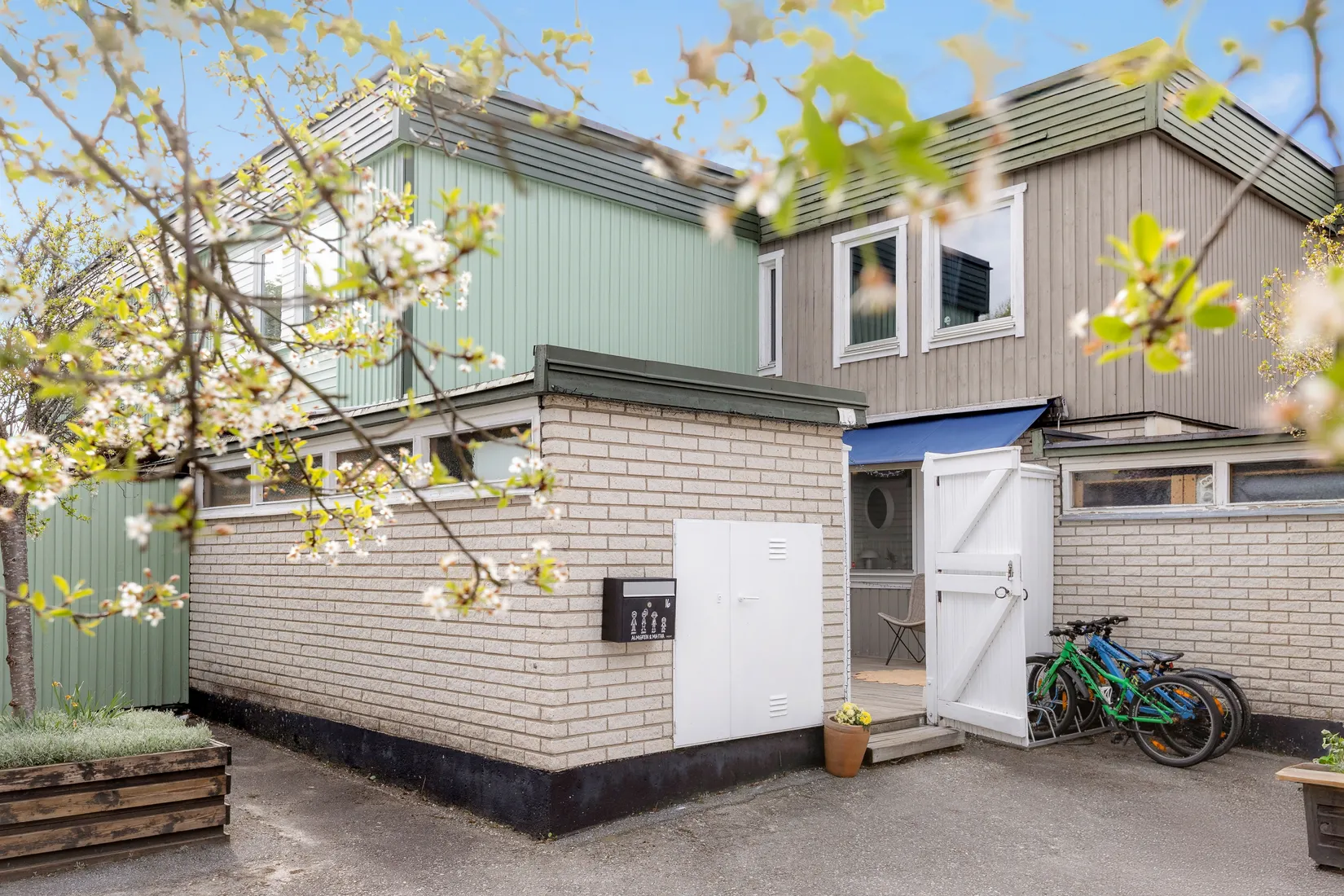 Villa, Radhus, Rapsvägen 16, Väsby, Ekerö