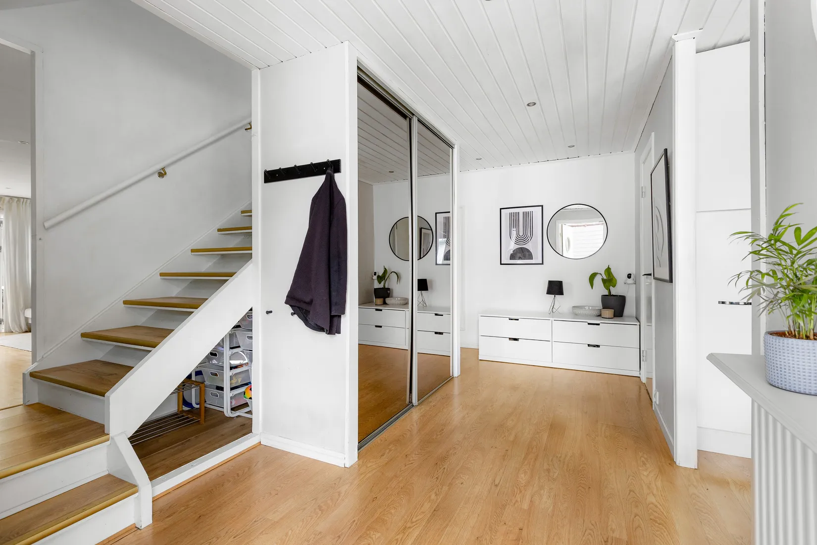 Villa, Radhus, Rapsvägen 16, Väsby, Ekerö