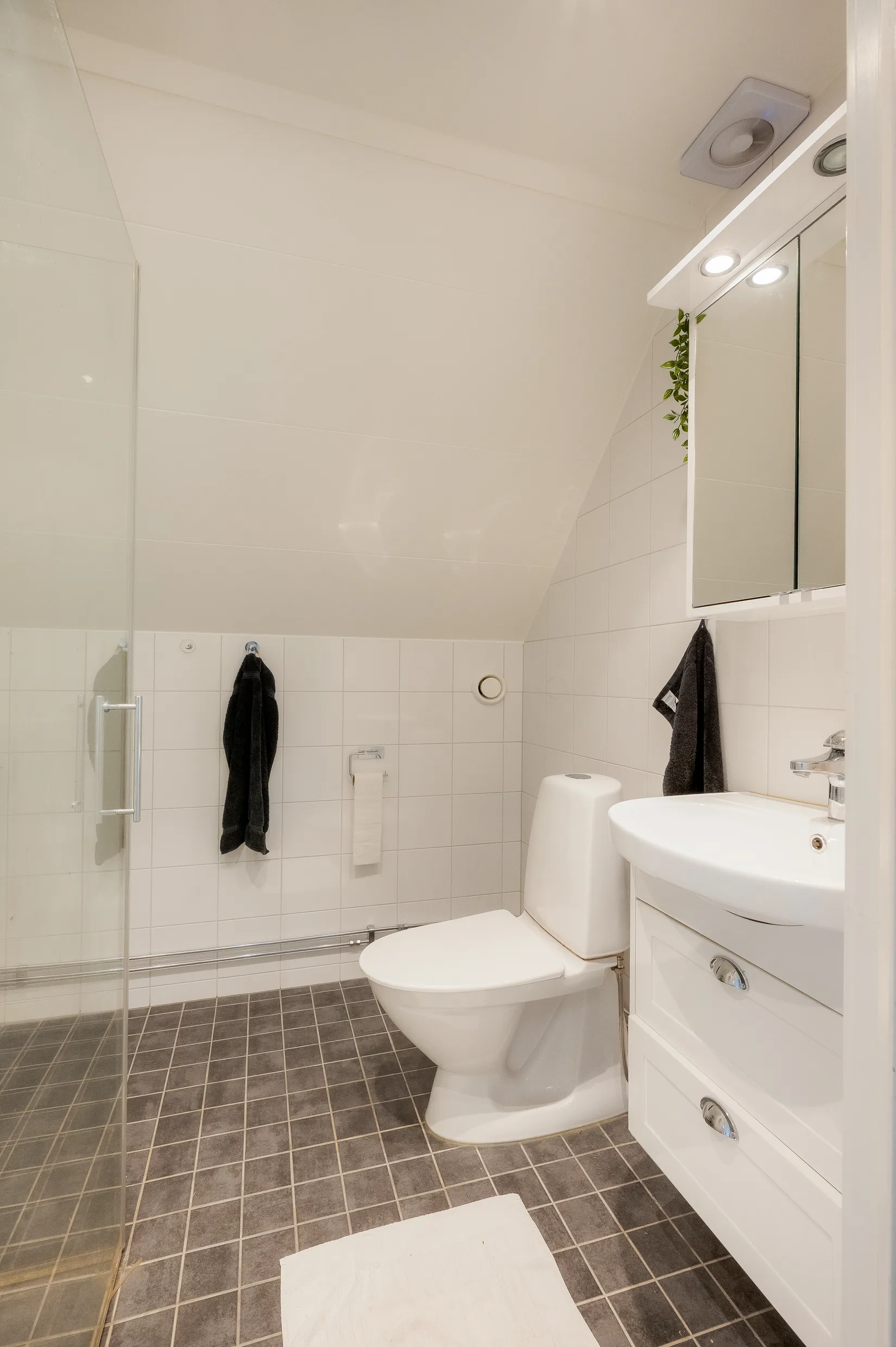 Villa, Radhus, Irisgången 14, Pettersberg, Nyköping