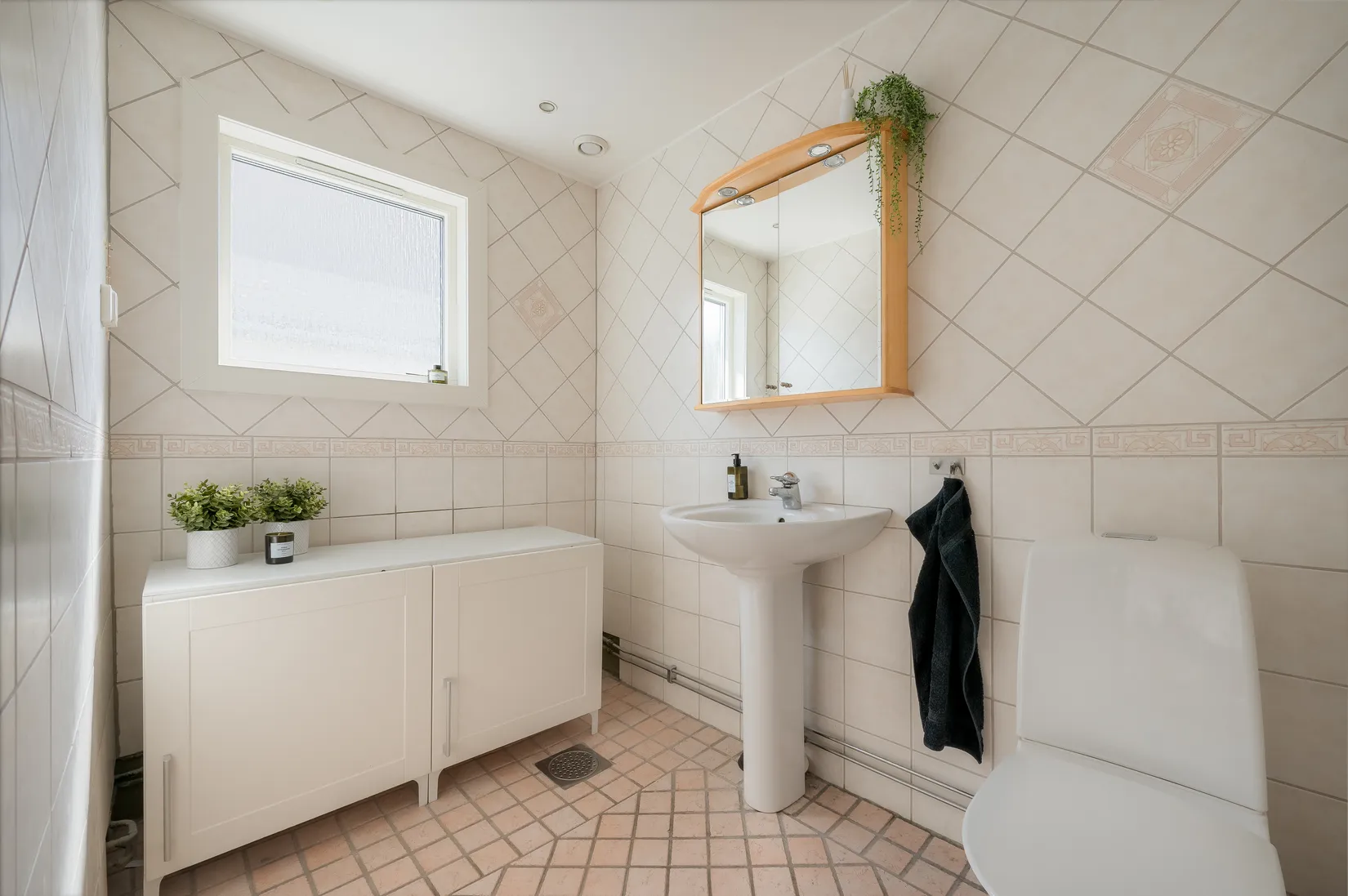 Villa, Radhus, Irisgången 14, Pettersberg, Nyköping