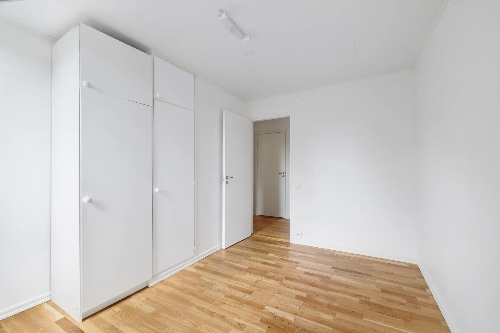 Villa, Radhus, Örnsätrabacken 28, Sätra - Skärholmen, Stockholm