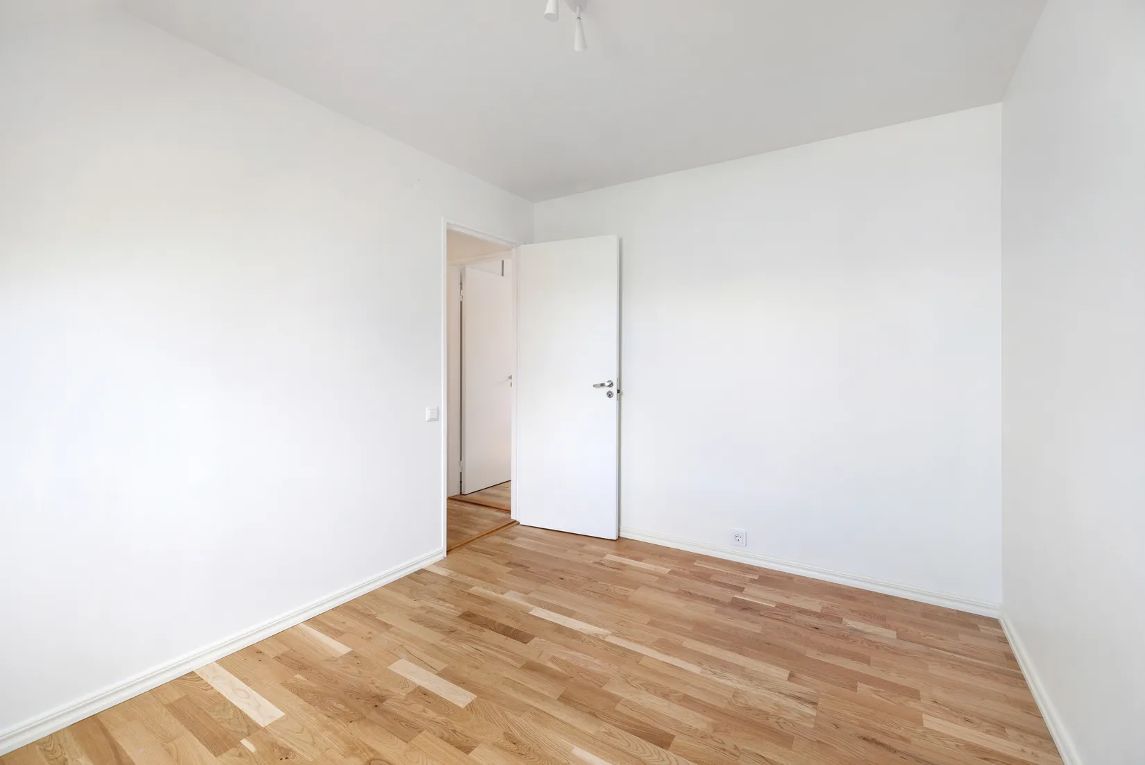 Villa, Radhus, Örnsätrabacken 28, Sätra - Skärholmen, Stockholm