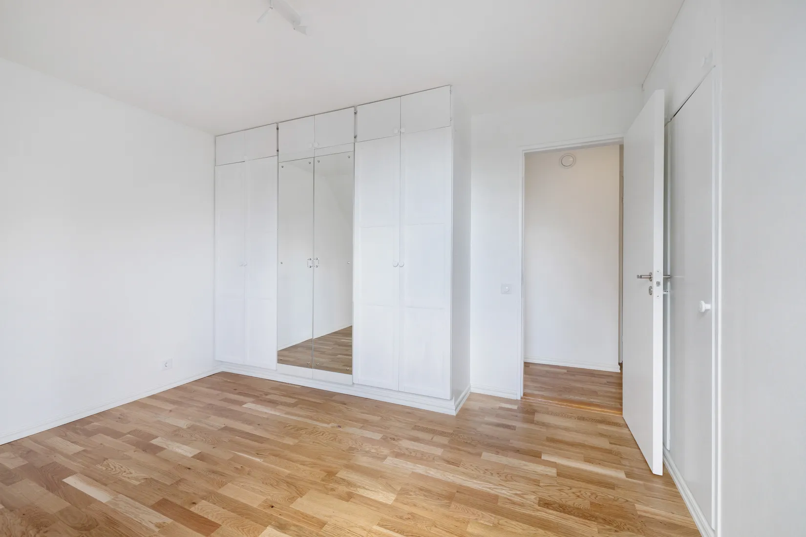 Villa, Radhus, Örnsätrabacken 28, Sätra - Skärholmen, Stockholm