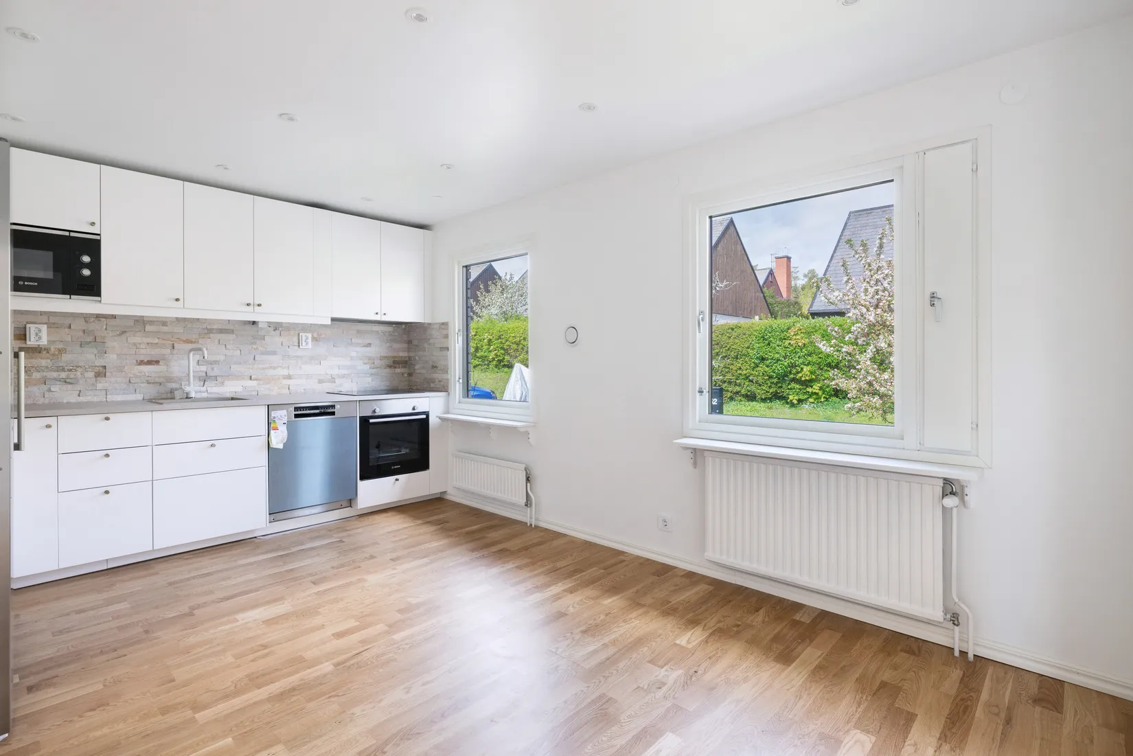 Villa, Radhus, Örnsätrabacken 28, Sätra - Skärholmen, Stockholm