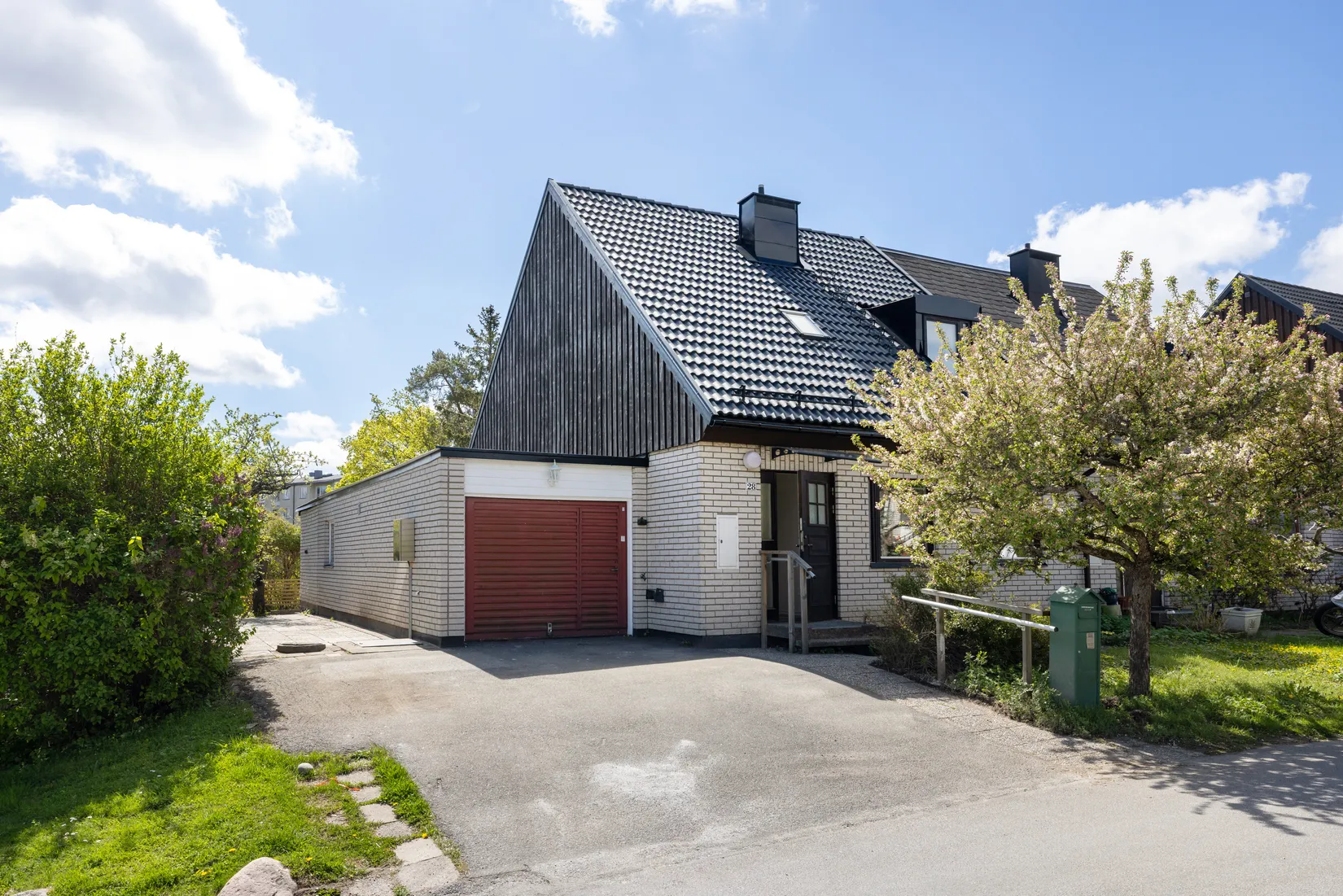 Villa, Radhus, Örnsätrabacken 28, Sätra - Skärholmen, Stockholm
