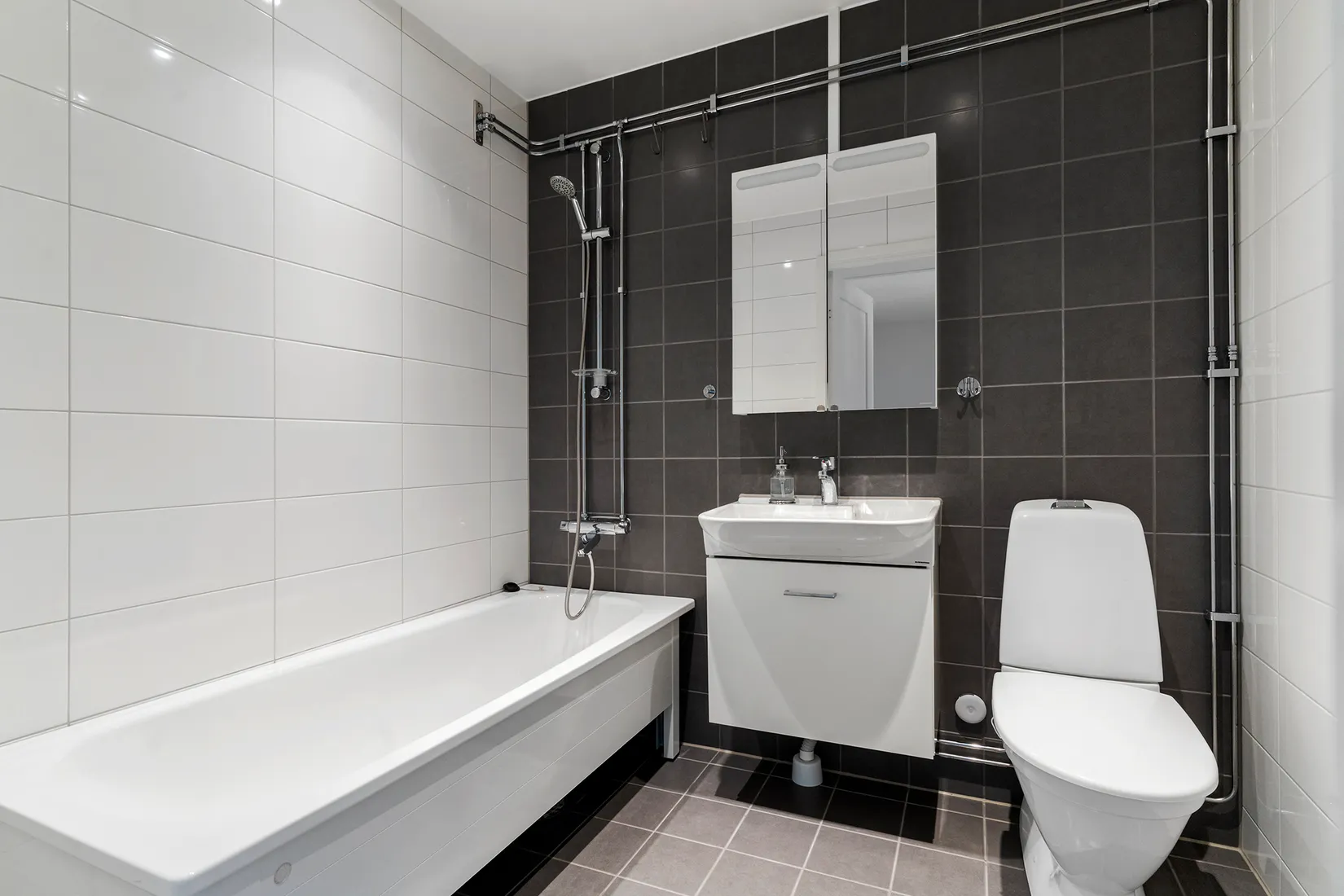 Bostadsrätt, Radhus, Humlevägen 1D, Ekeberg, Lilla Edet