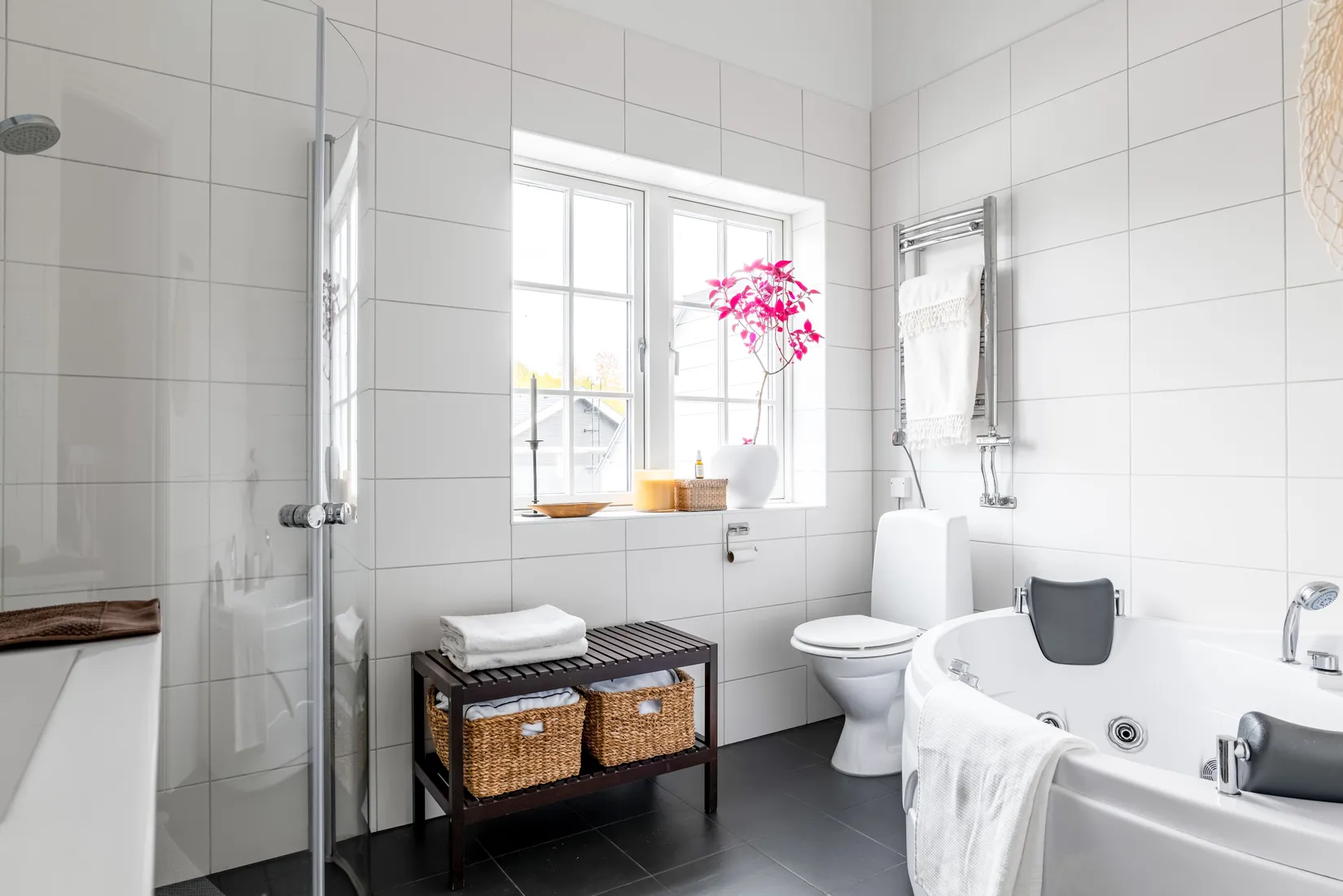 Radhus, Tallsoppsvägen 22, Ekeby-Almby, Örebro