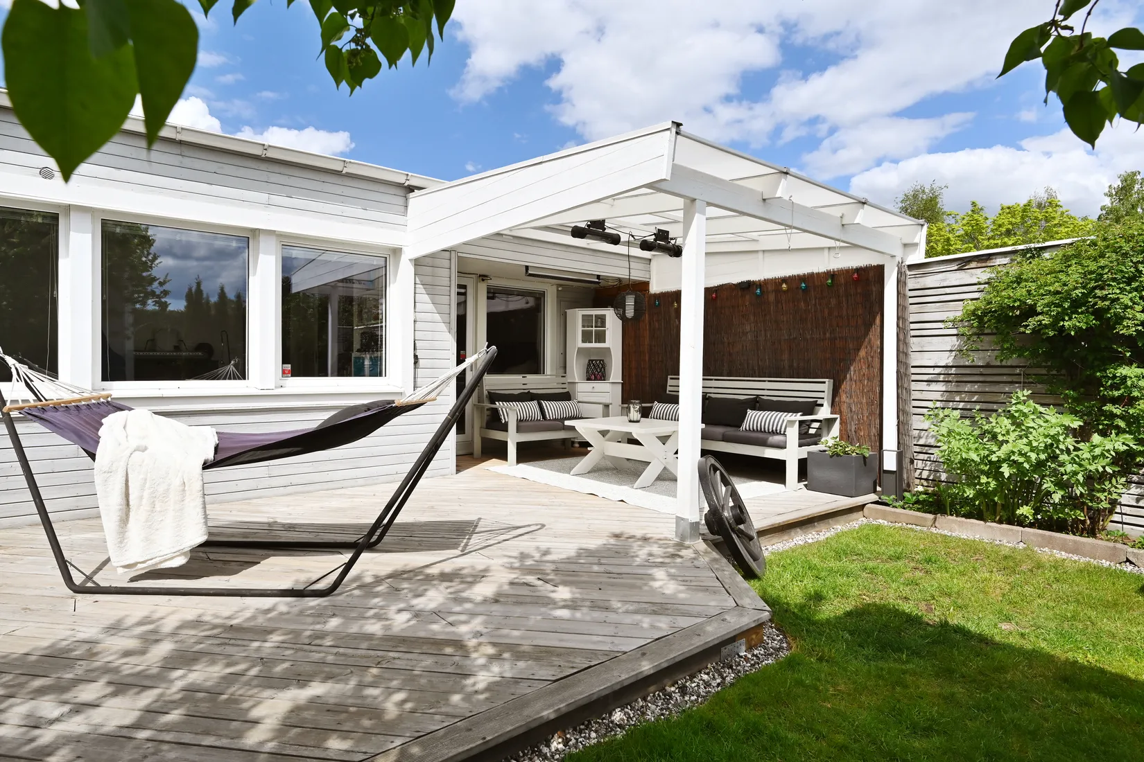 Villa, Radhus, Näckrosvägen 6, Sjukyrkoberget, Upplands Väsby