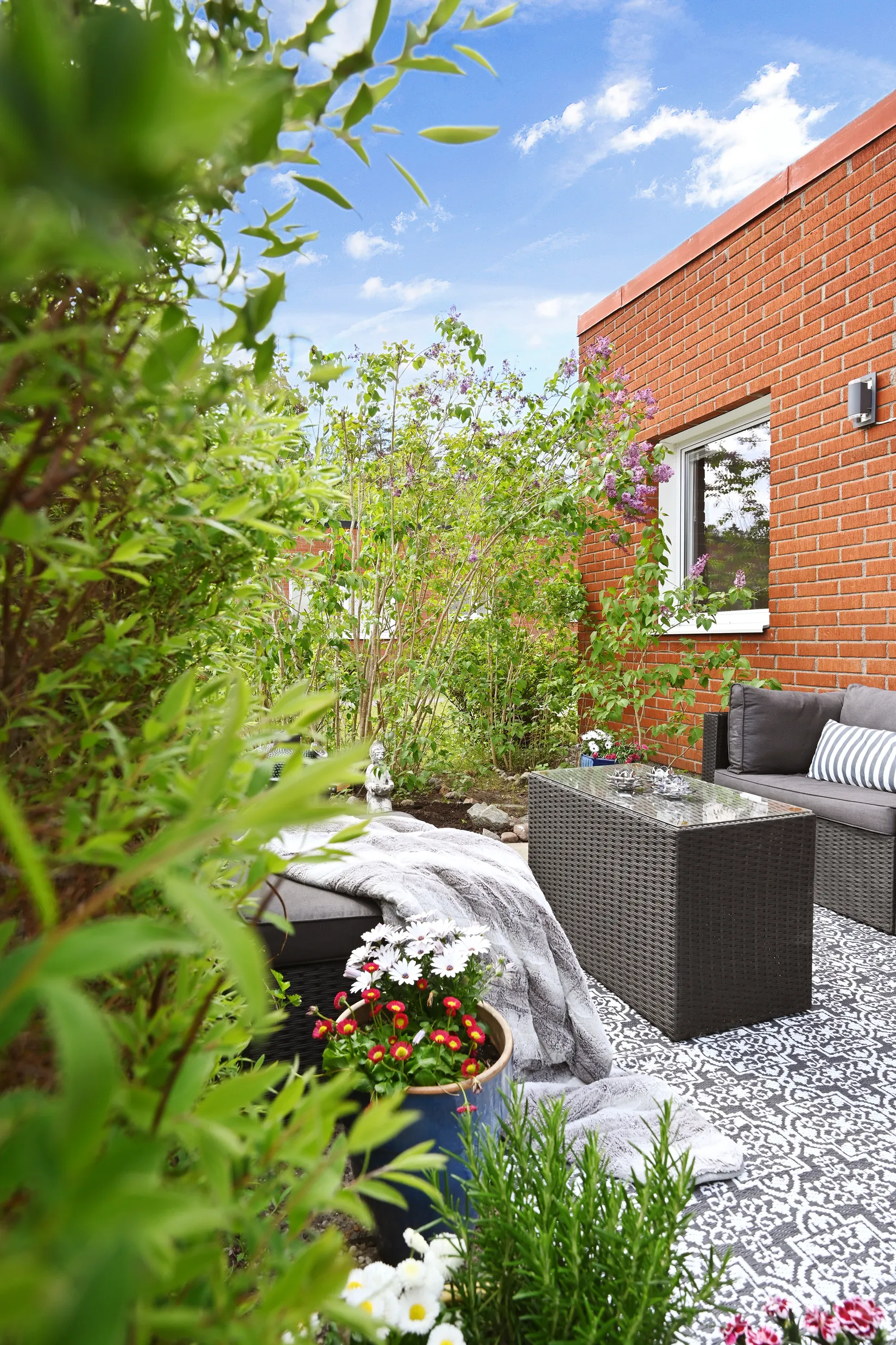 Villa, Radhus, Näckrosvägen 6, Sjukyrkoberget, Upplands Väsby