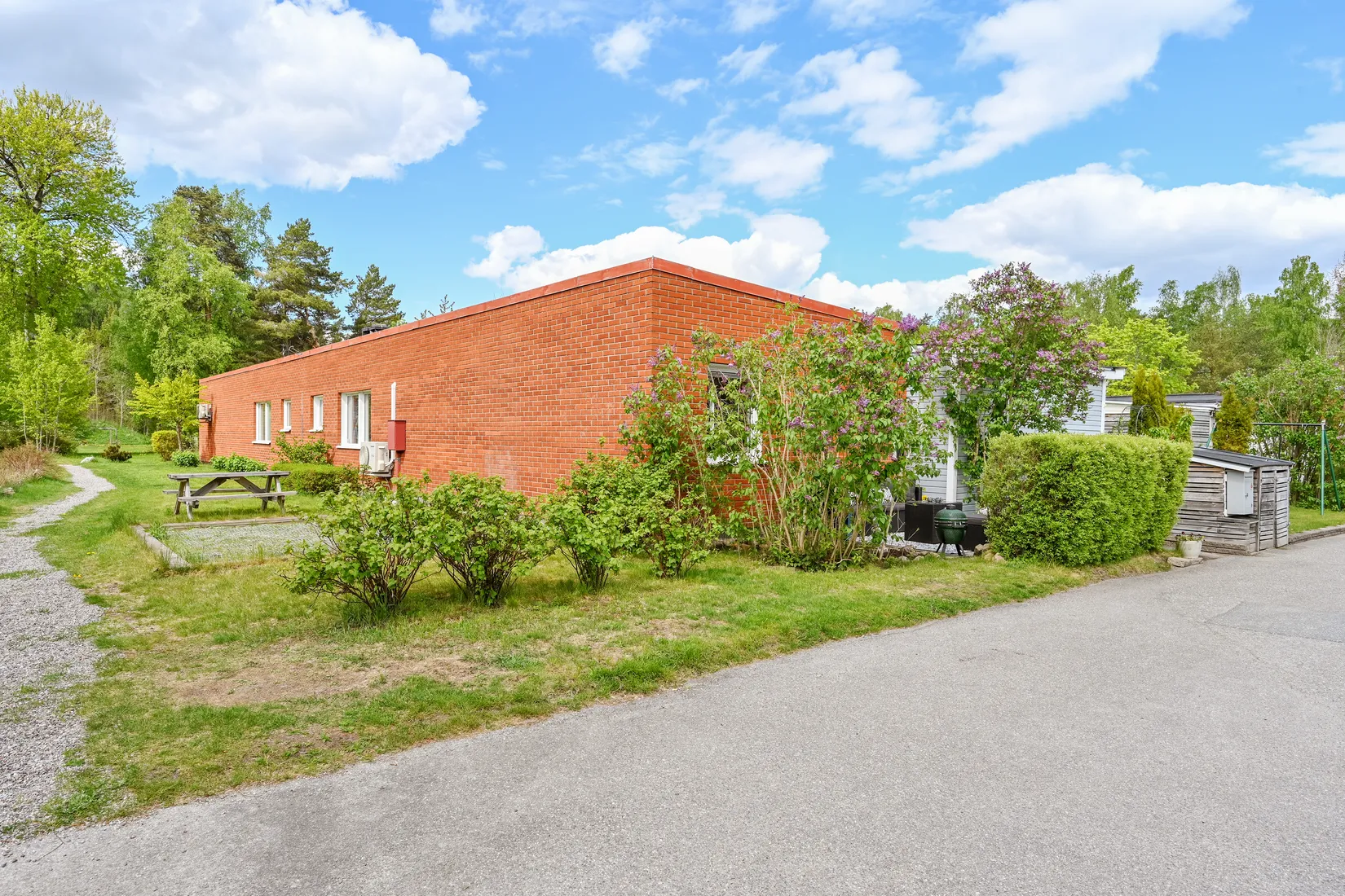 Villa, Radhus, Näckrosvägen 6, Sjukyrkoberget, Upplands Väsby