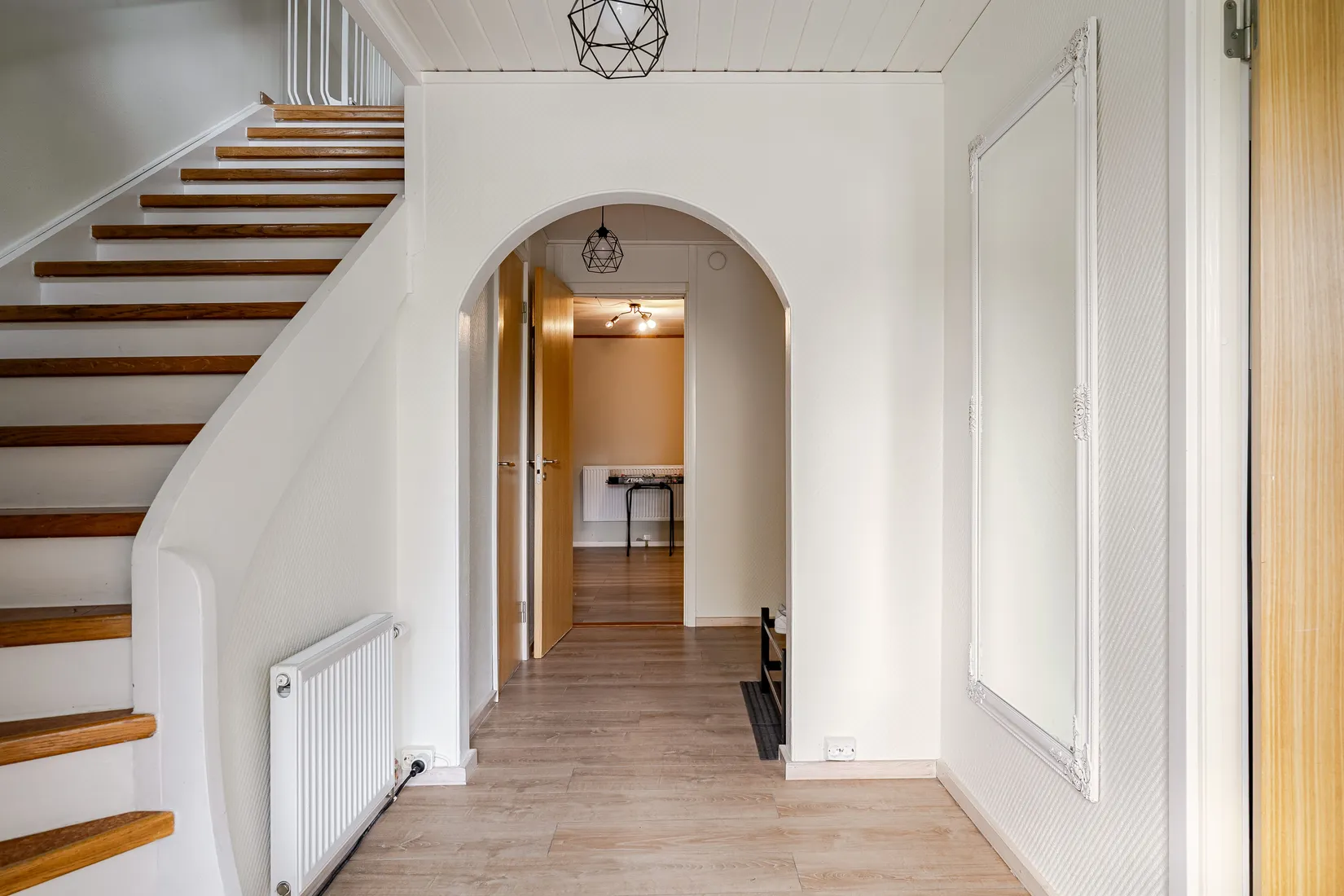 Villa, Radhus, Centralgatan 29A, Centralt, Nynäshamn