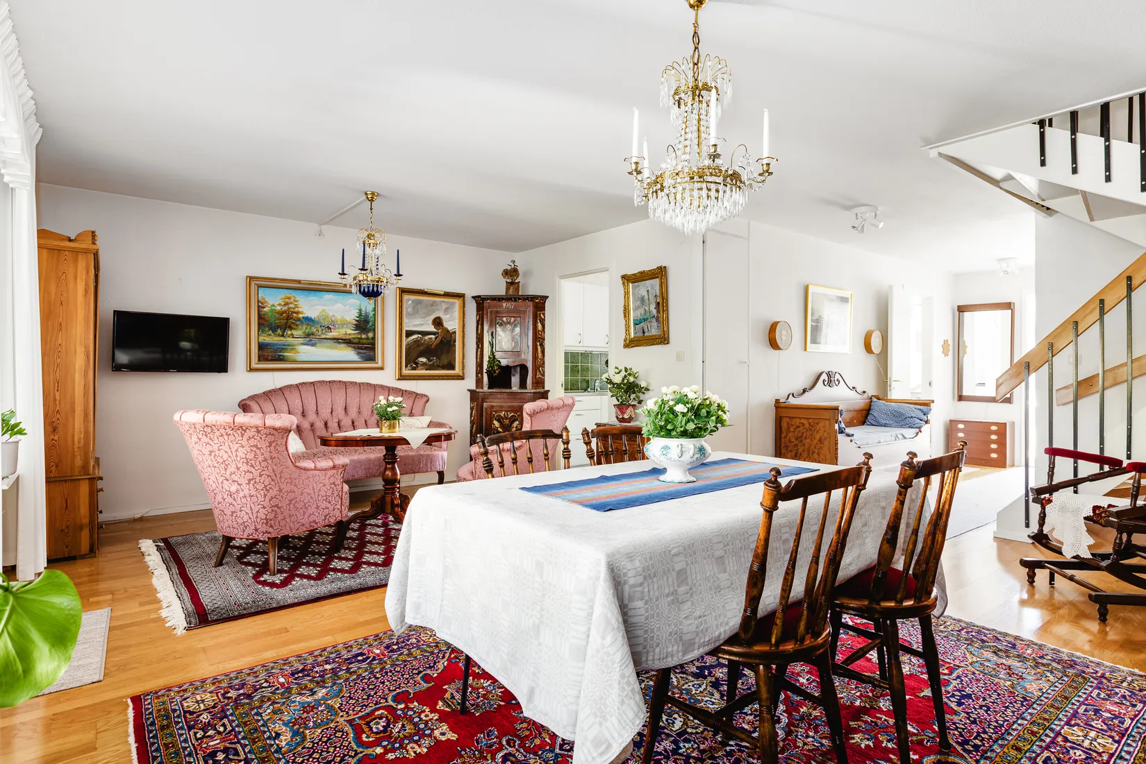 Villa, Radhus, Blomstervägen 8B, Katrineholm Nävertorp, Katrineholm