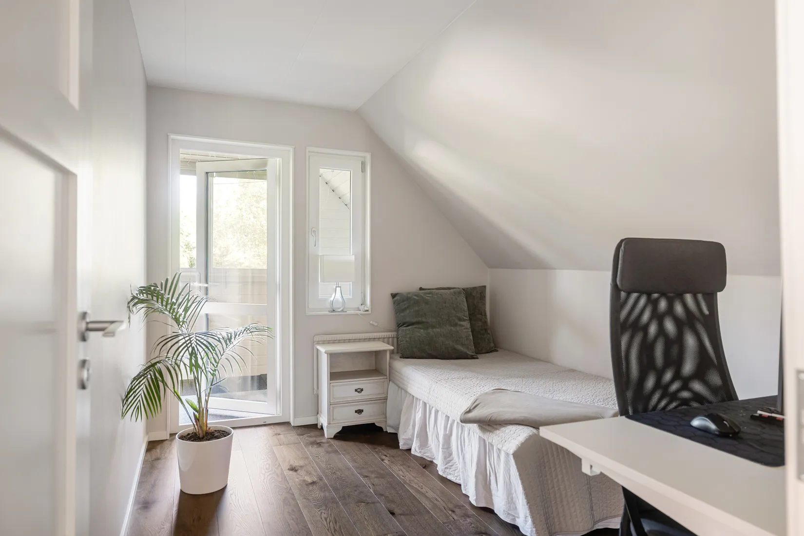 Villa, Radhus, Lövkärrsvägen 9, Segeltorp, Huddinge