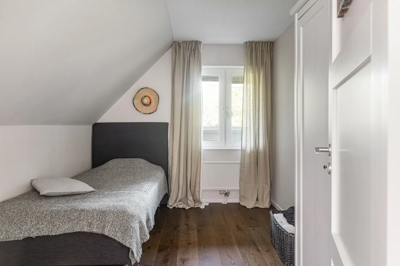 Villa, Radhus, Lövkärrsvägen 9, Segeltorp, Huddinge