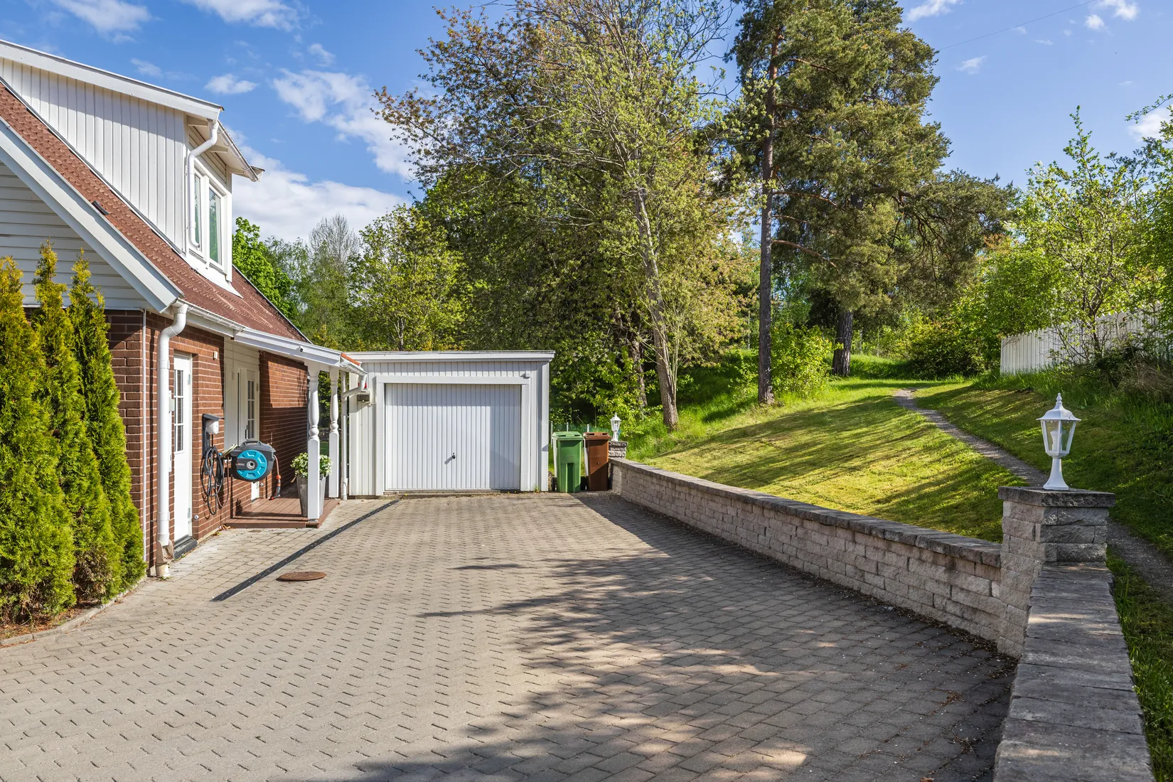 Villa, Radhus, Lövkärrsvägen 9, Segeltorp, Huddinge